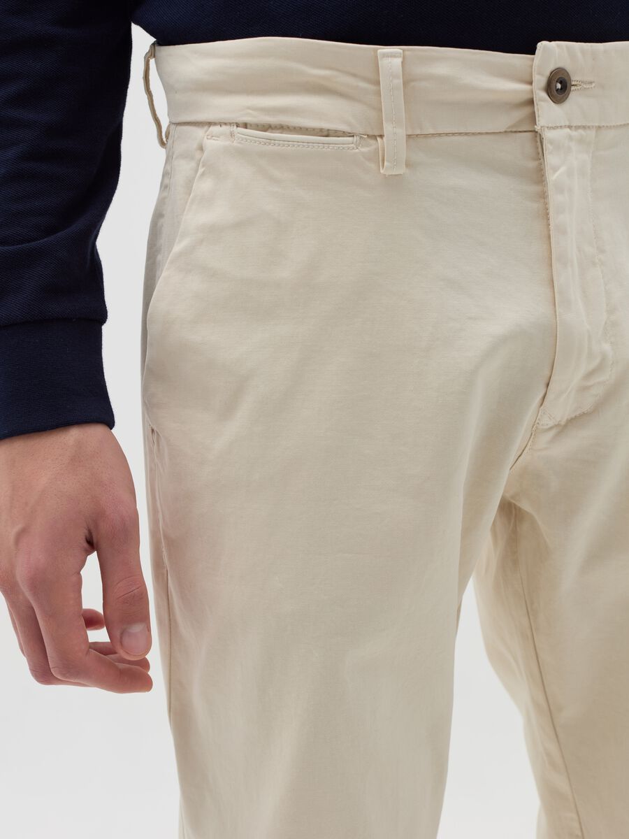Slim-fit, stretch cotton chinos_2