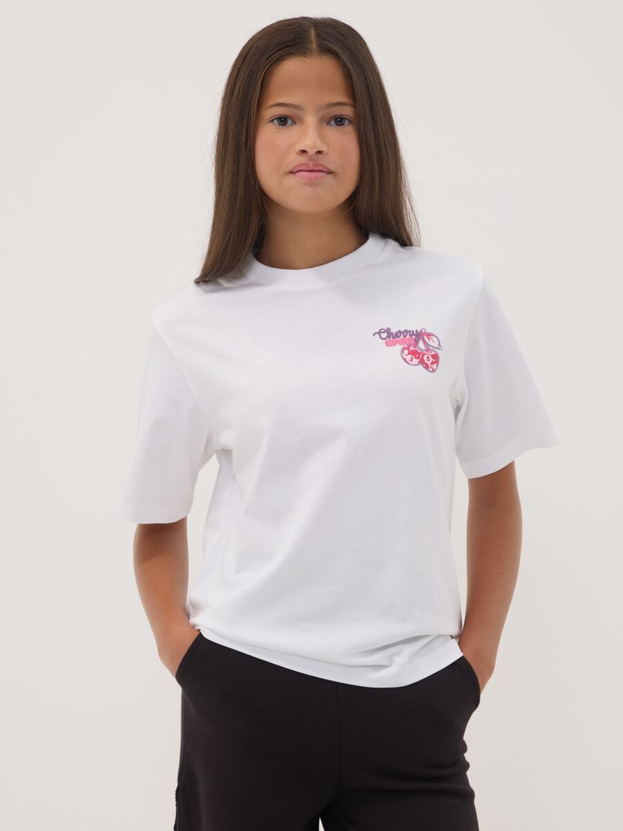 T-shirt bianca in puro cotone con collo a costine e stampa ciliegie_0