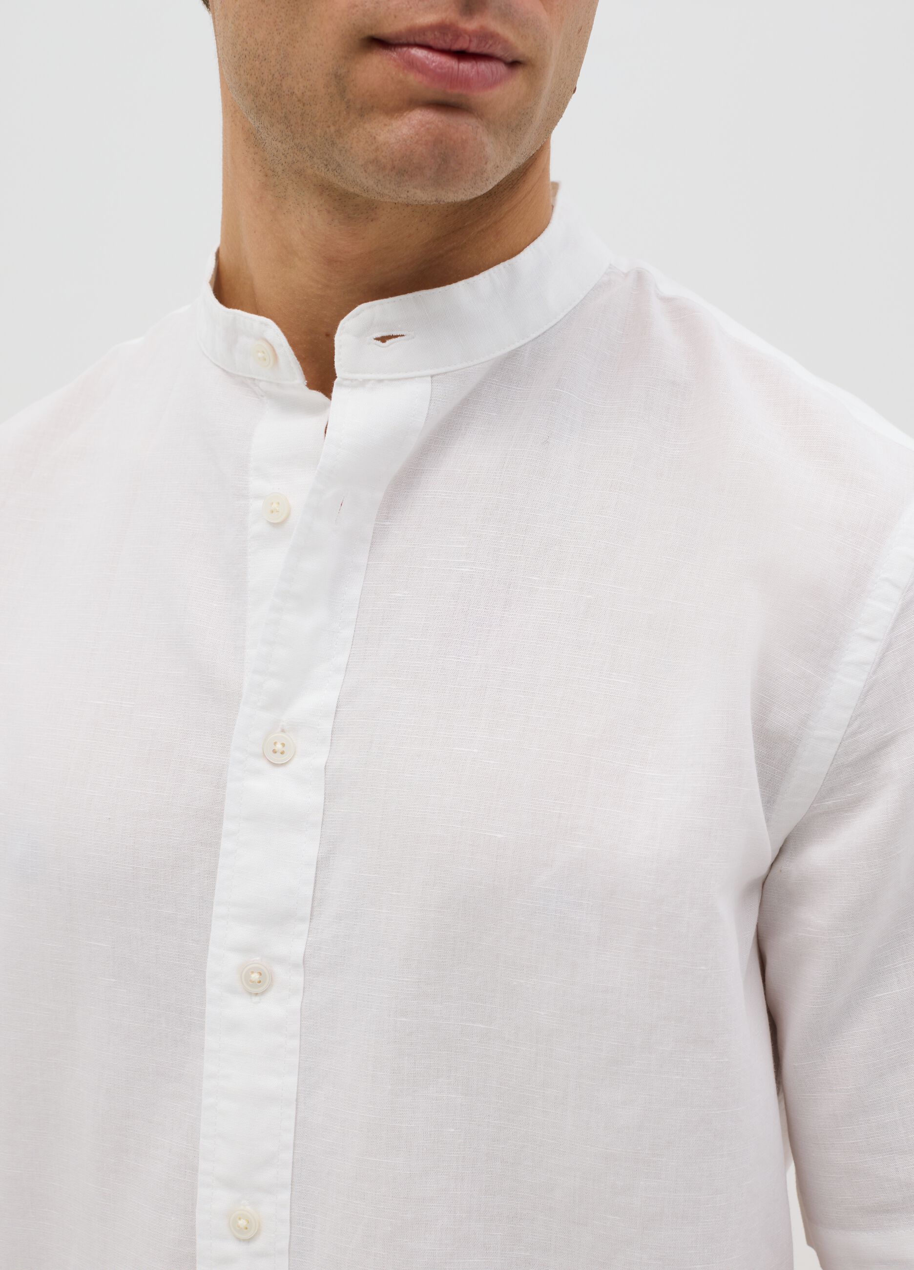 Mandarin shirt in cotton and linen with short sleeves