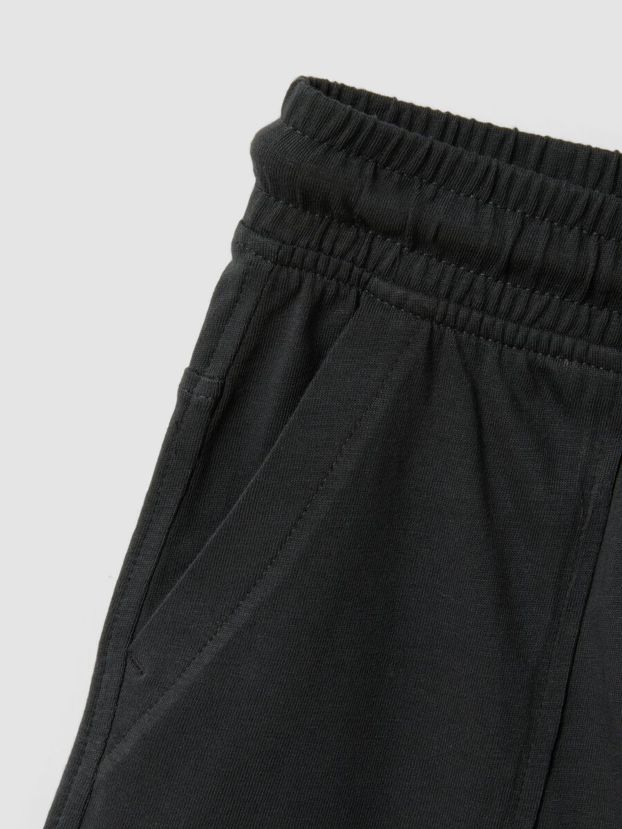 Black organic cotton shorts with elasticated waist_2