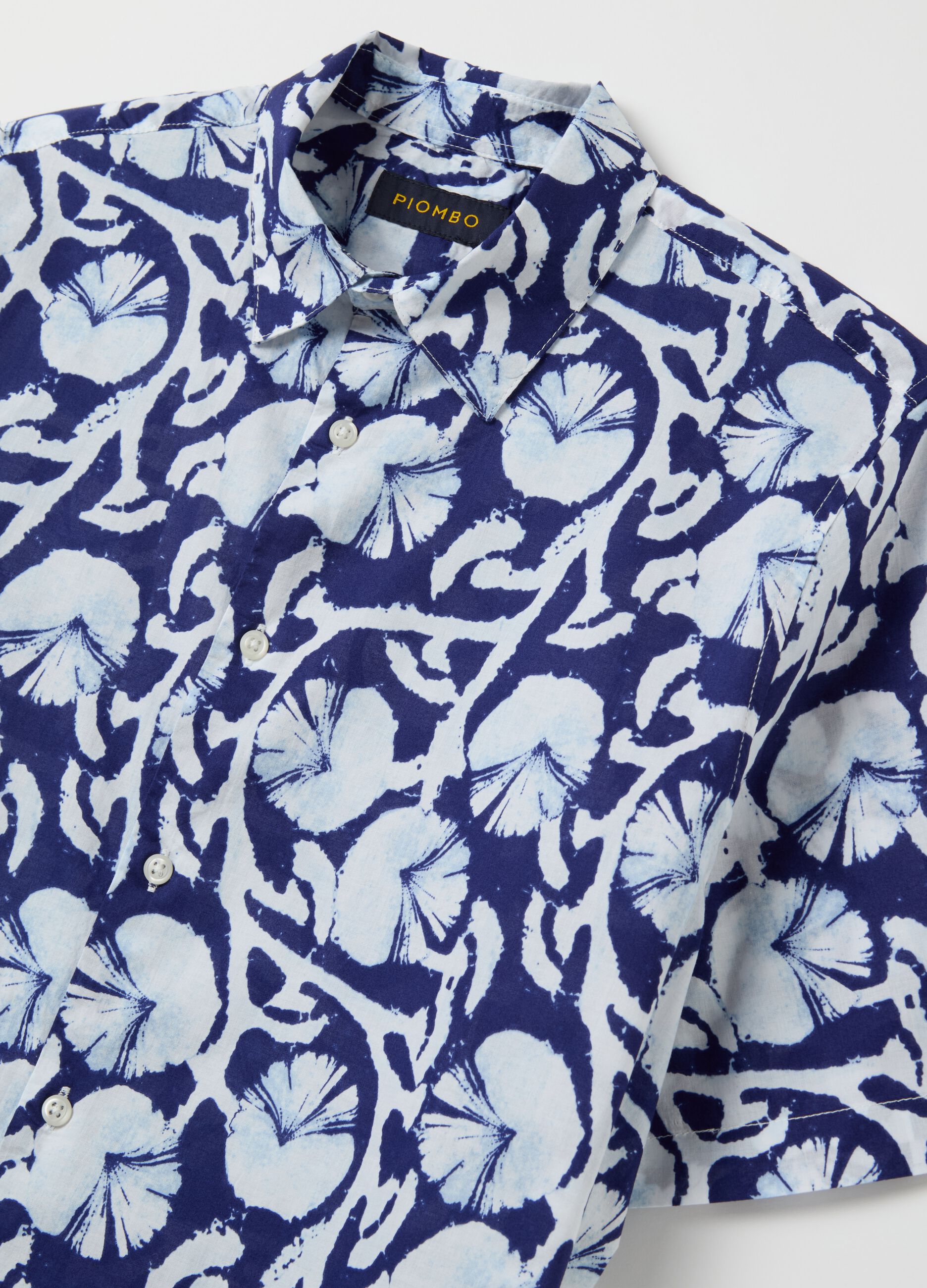 Short-sleeved shirt with print