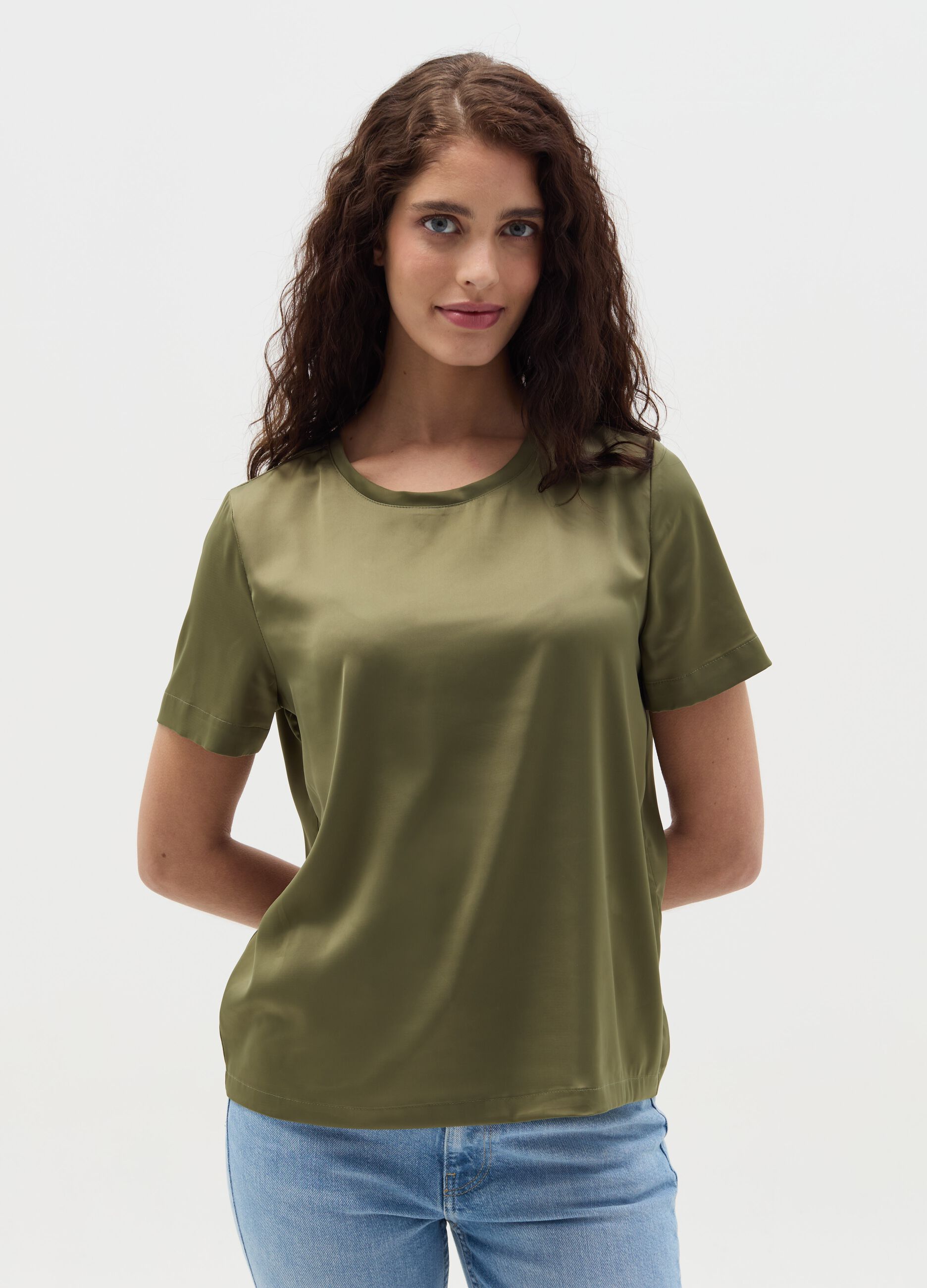 Blusa in satin a maniche corte