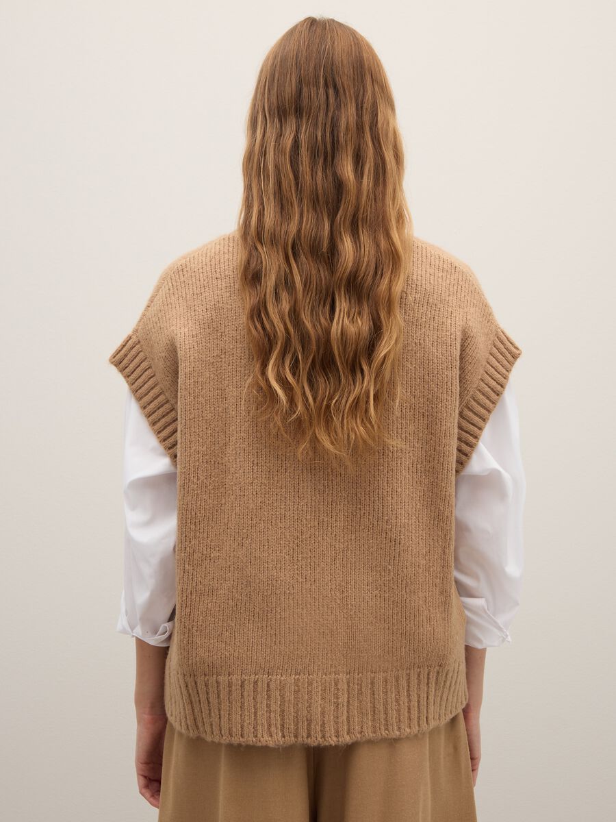 Brown long cotton-blend waistcoat with buttons and pockets_3