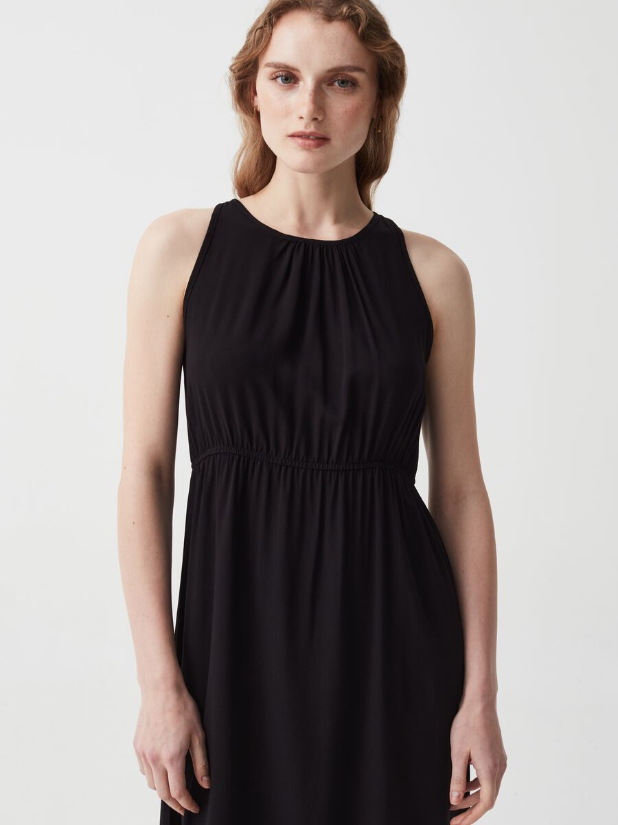 Long dress in viscose with halter neck_0