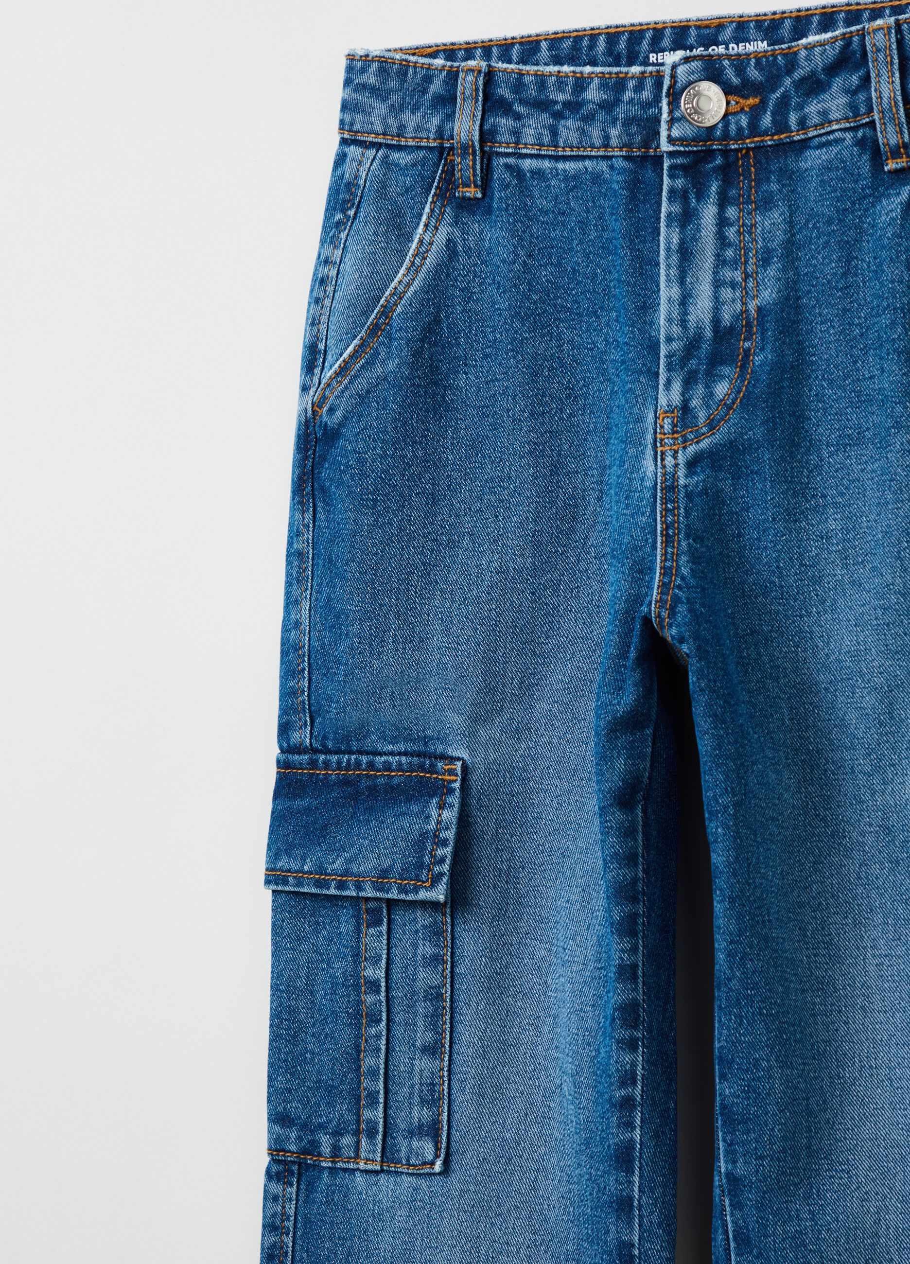 Jeans cargo con scoloriture_2