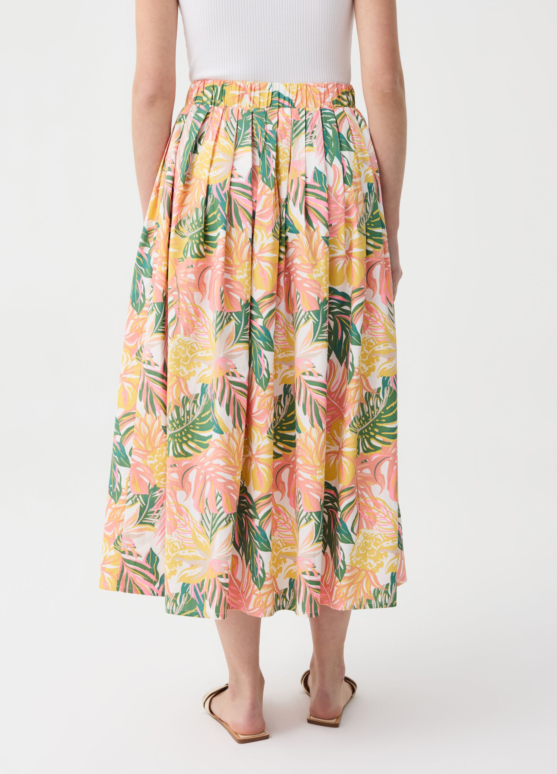 Long full skirt with pleating and print