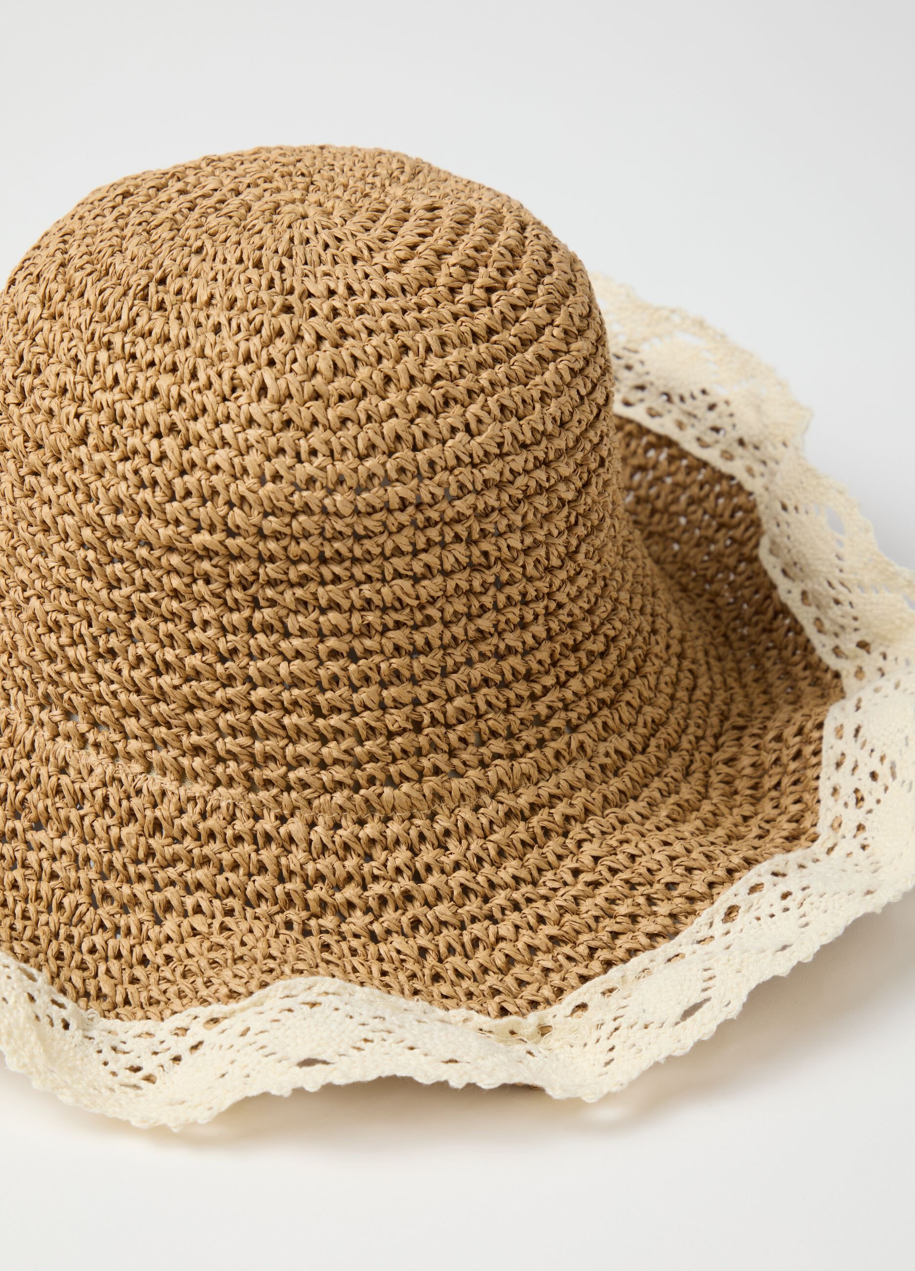 Cappello da donna in paglia multicolor con bordo lavorato a uncinetto