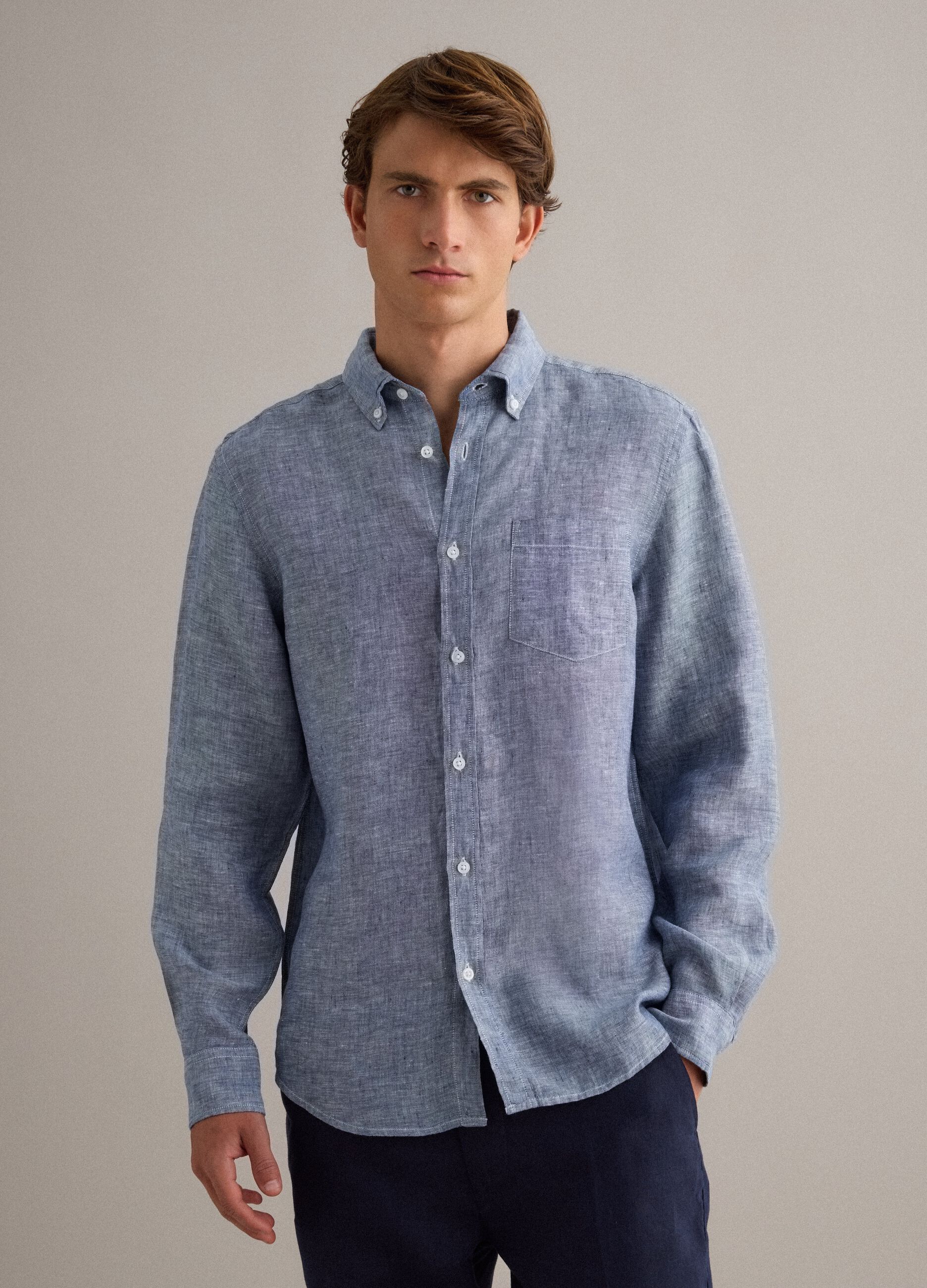 Light blue pure linen shirt with button-down collar, regular fit