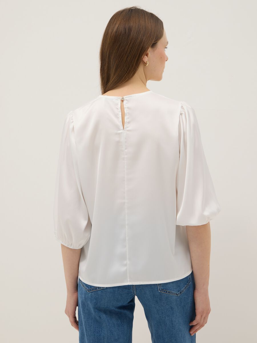 White long-sleeve top with wide sleeves_3