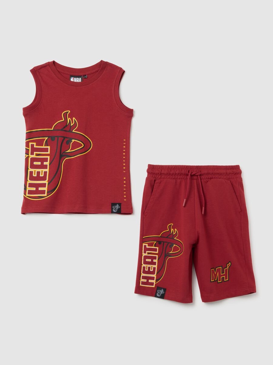 Completo da bambino in puro cotone rosso regular fit con stampa Miami Heat_0