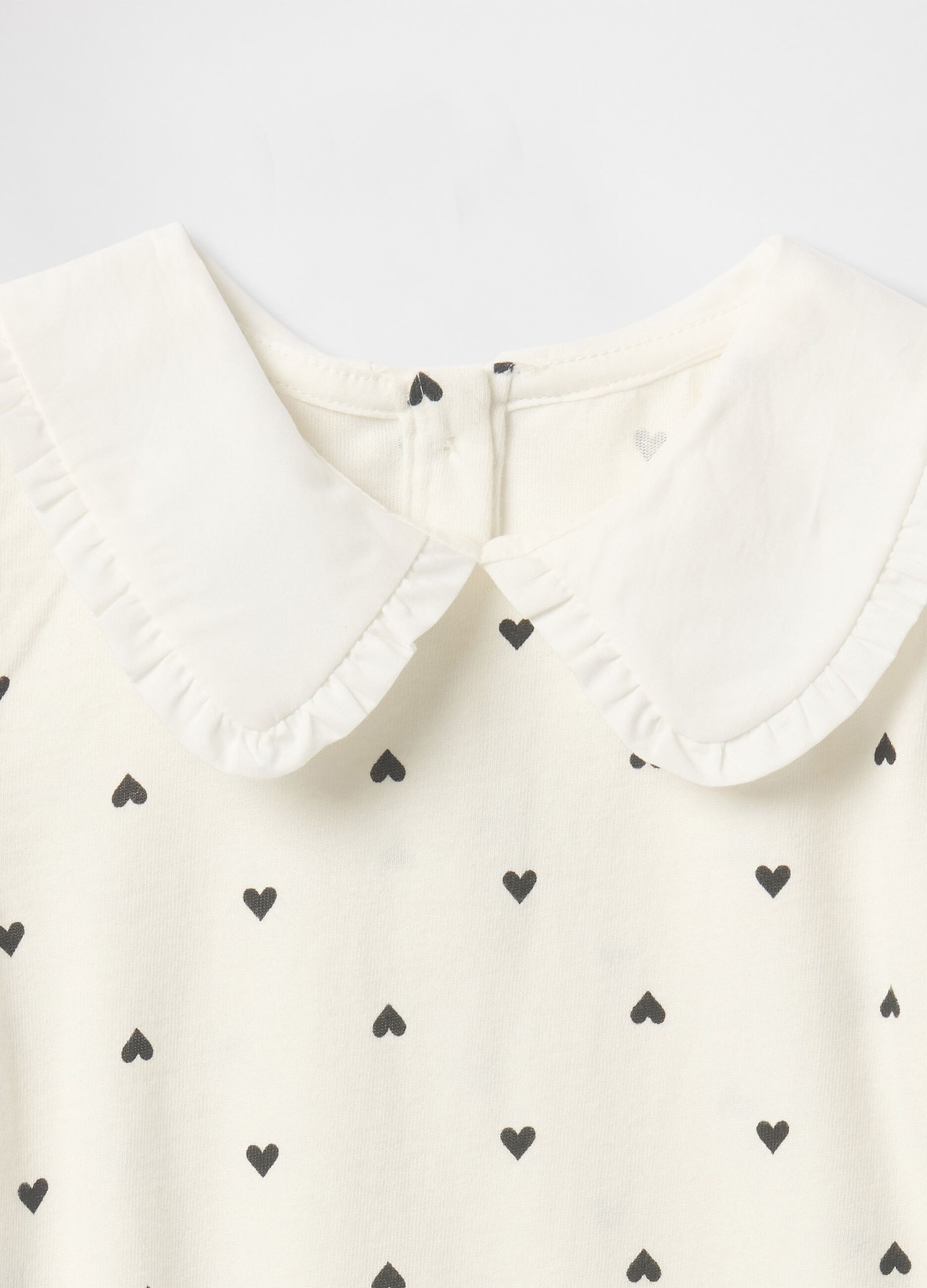 White heart t-shirt for girls with decorative collar in cotton