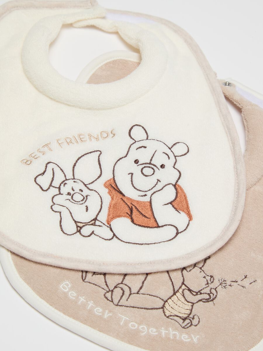 Two-pack Winnie the Pooh bibs with extra-absorbent filling._1