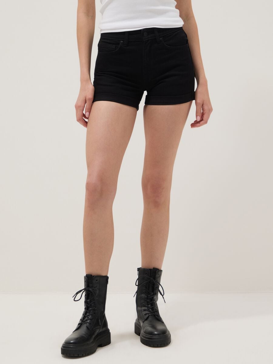 Shorts neri in denim di cotone elasticizzato_2