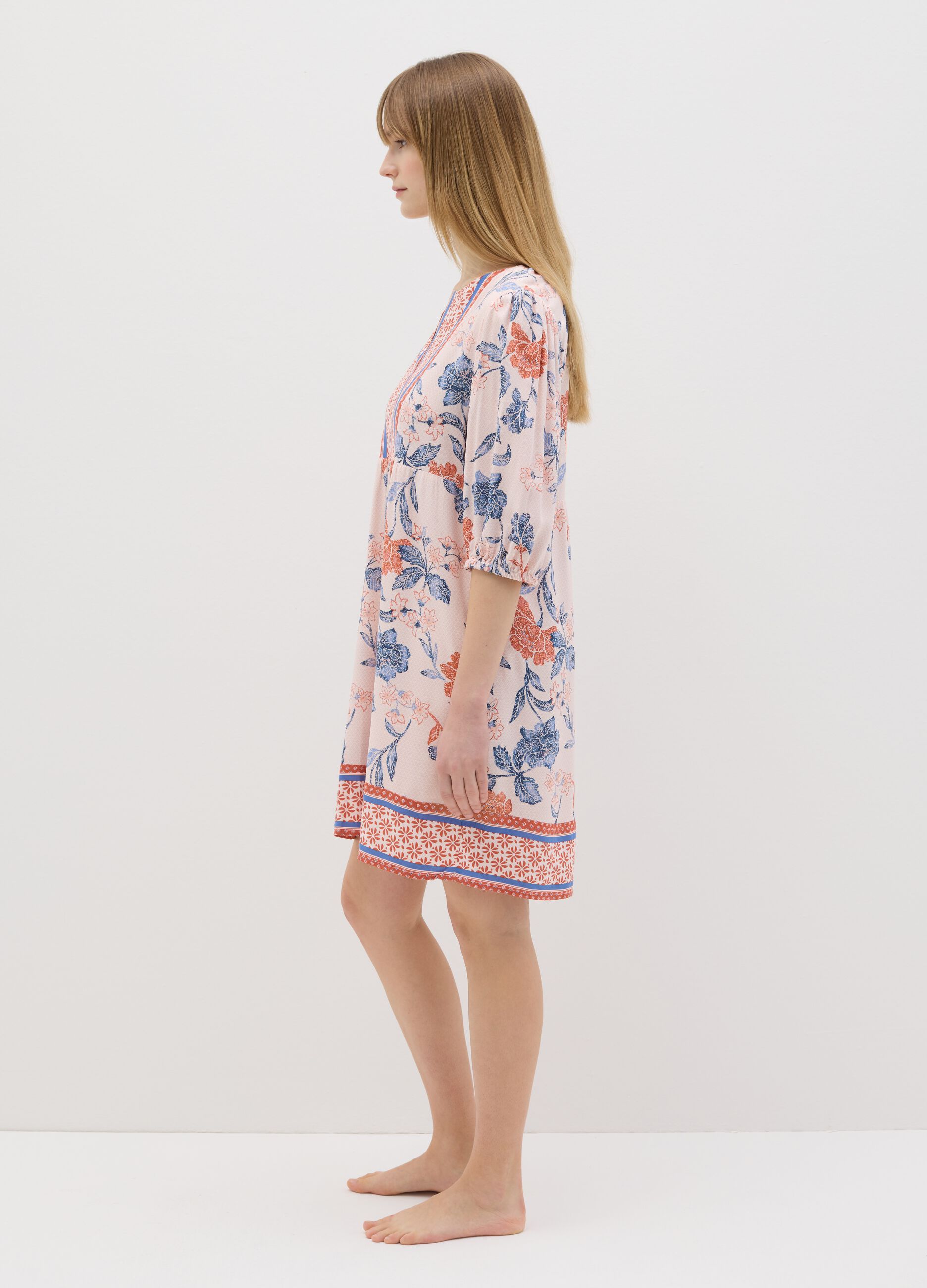 Camicia da notte arancione e azzurro con stampa floreale