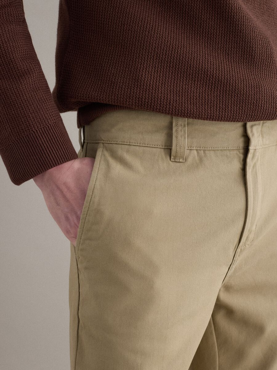 Pantaloni chino dritti in puro cotone twill beige regular fit_3