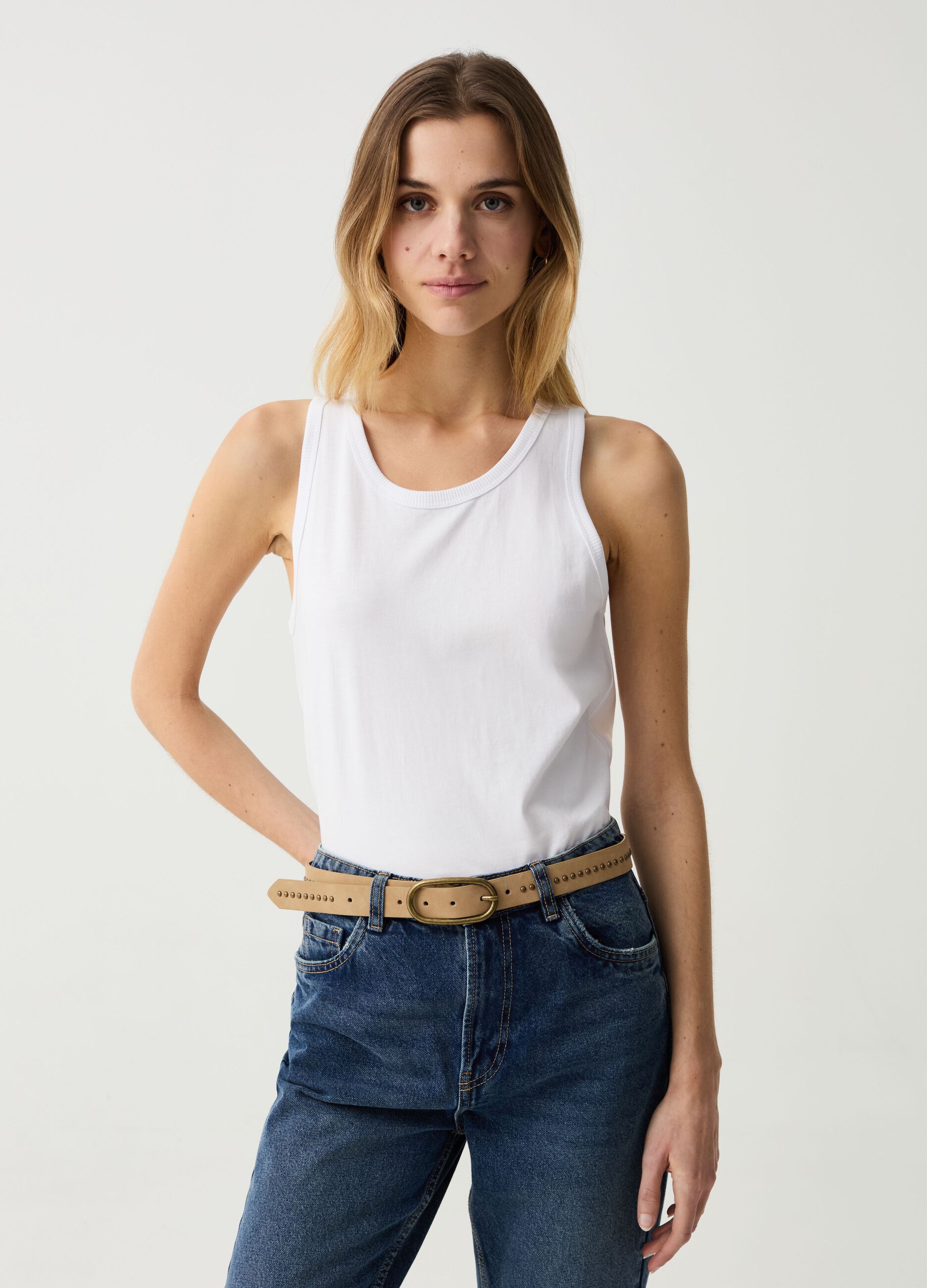 Essential cotton tank top with round neck