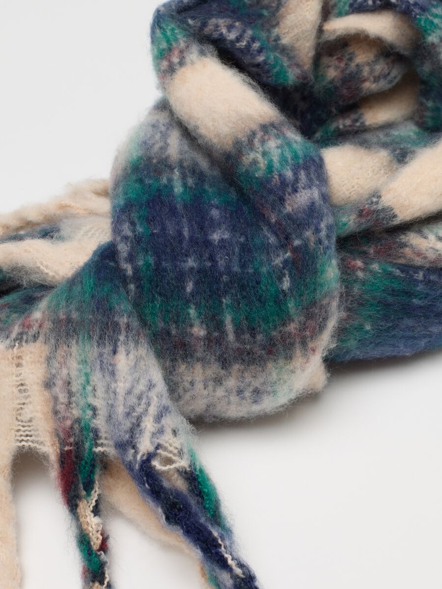 Girl's Multicolour Checked Scarf with Fringes_3