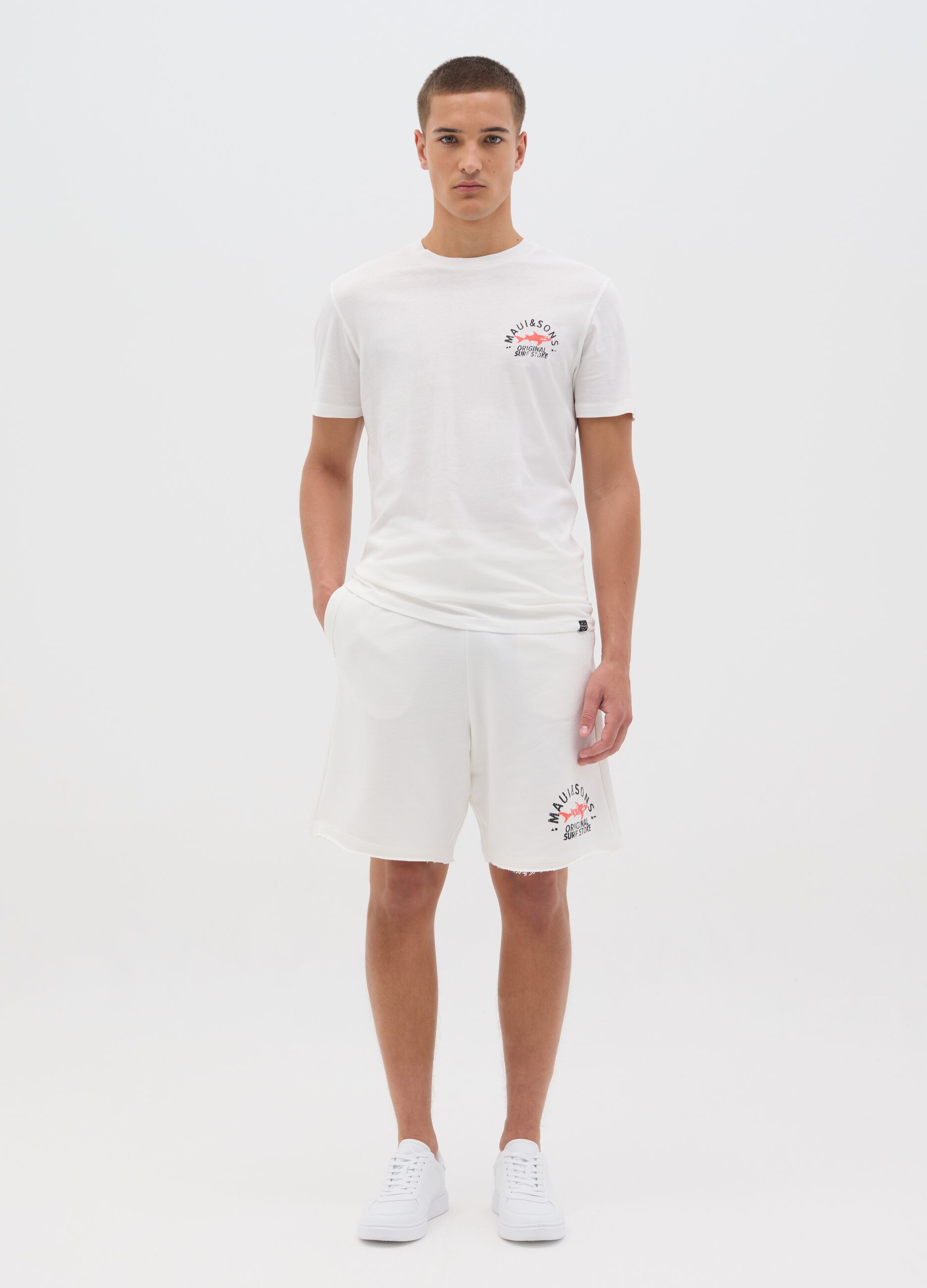Maui & Sons white short-sleeved T-shirt