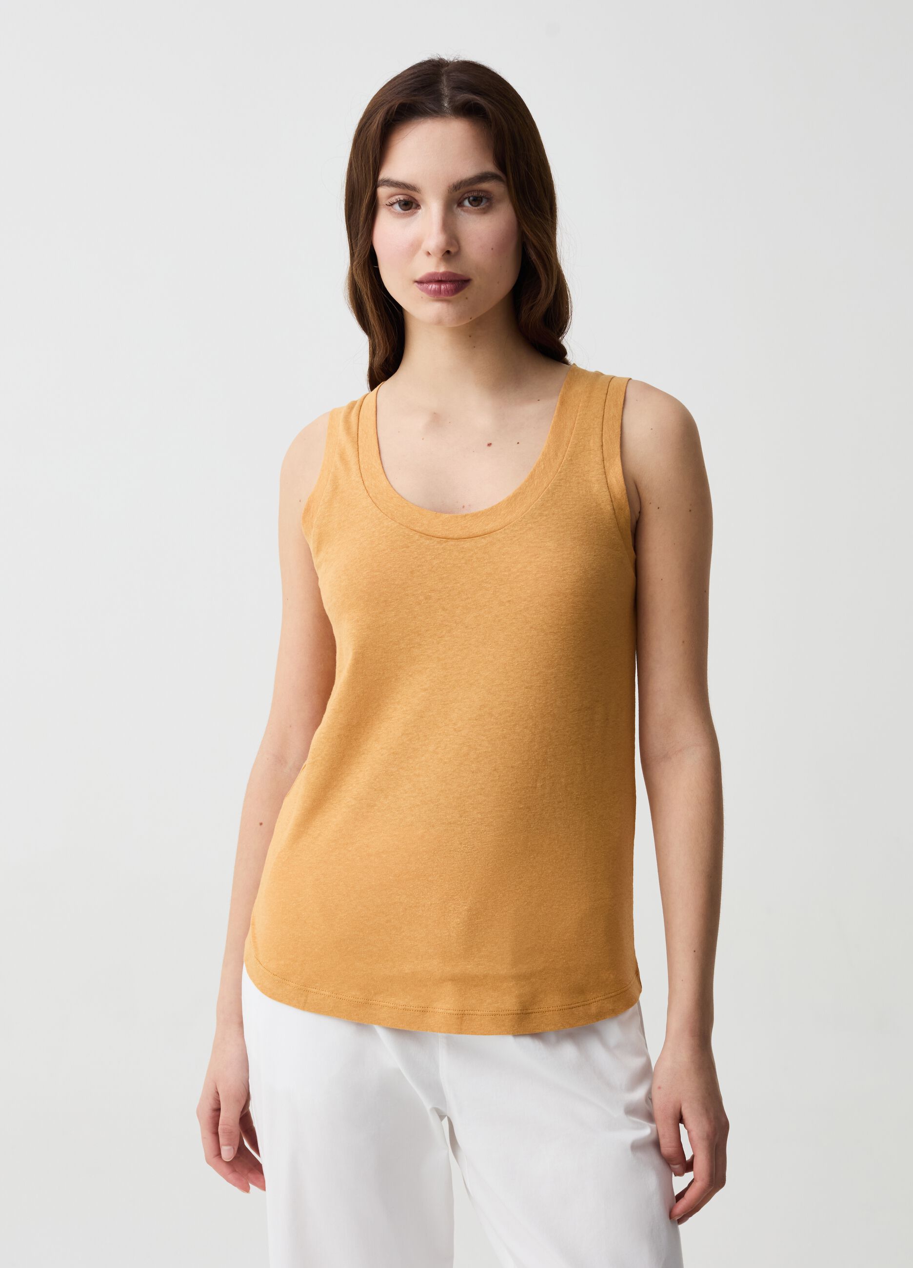 Cotton and linen tank top with round neck