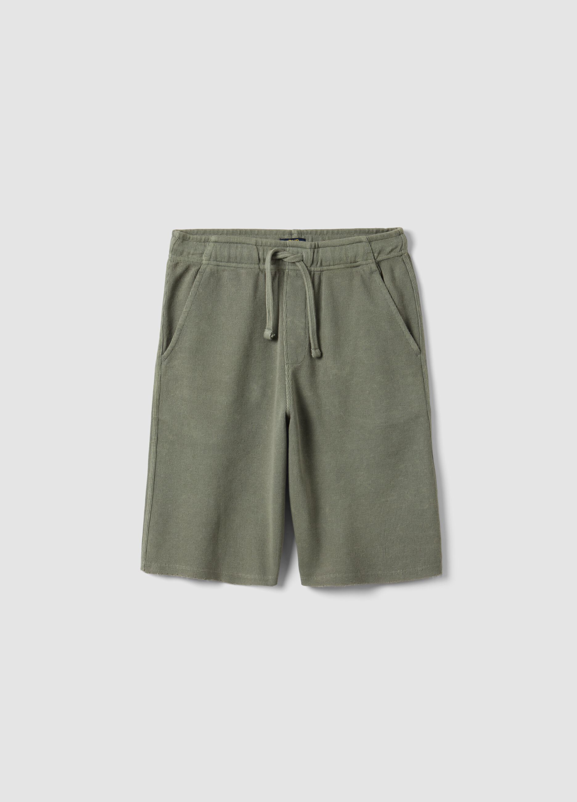 Shorts in misto cotone verde da ragazzo oversize fit