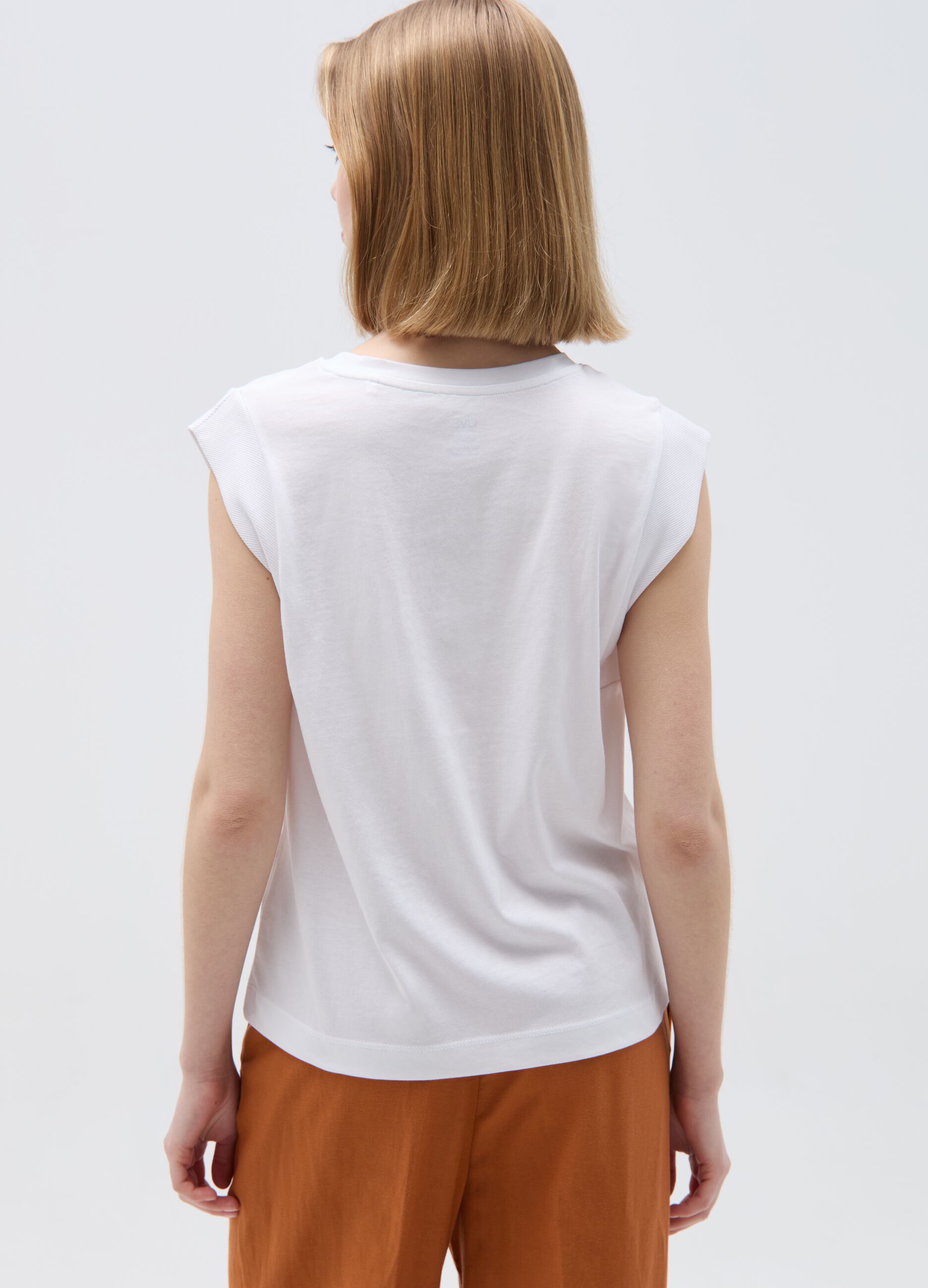Relaxed-fit sleeveless T-shirt