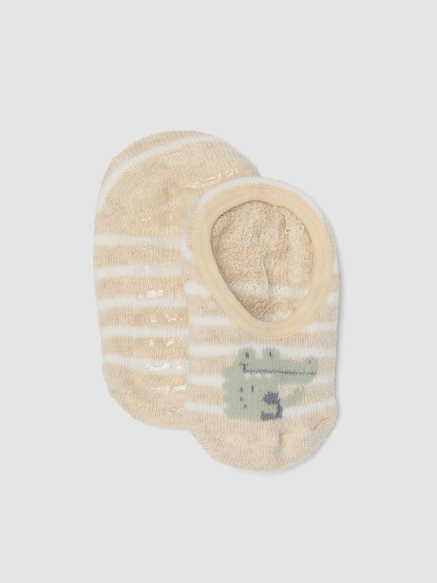 Calze antiscivolo beige in cotone organico elasticizzato con coccodrillo_0