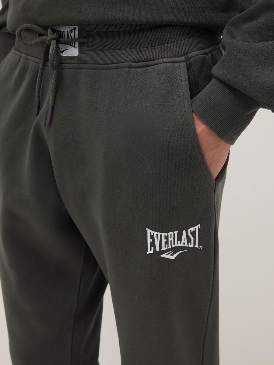 Grey cotton blend jogger trousers with regular fit and Everlast logo_3