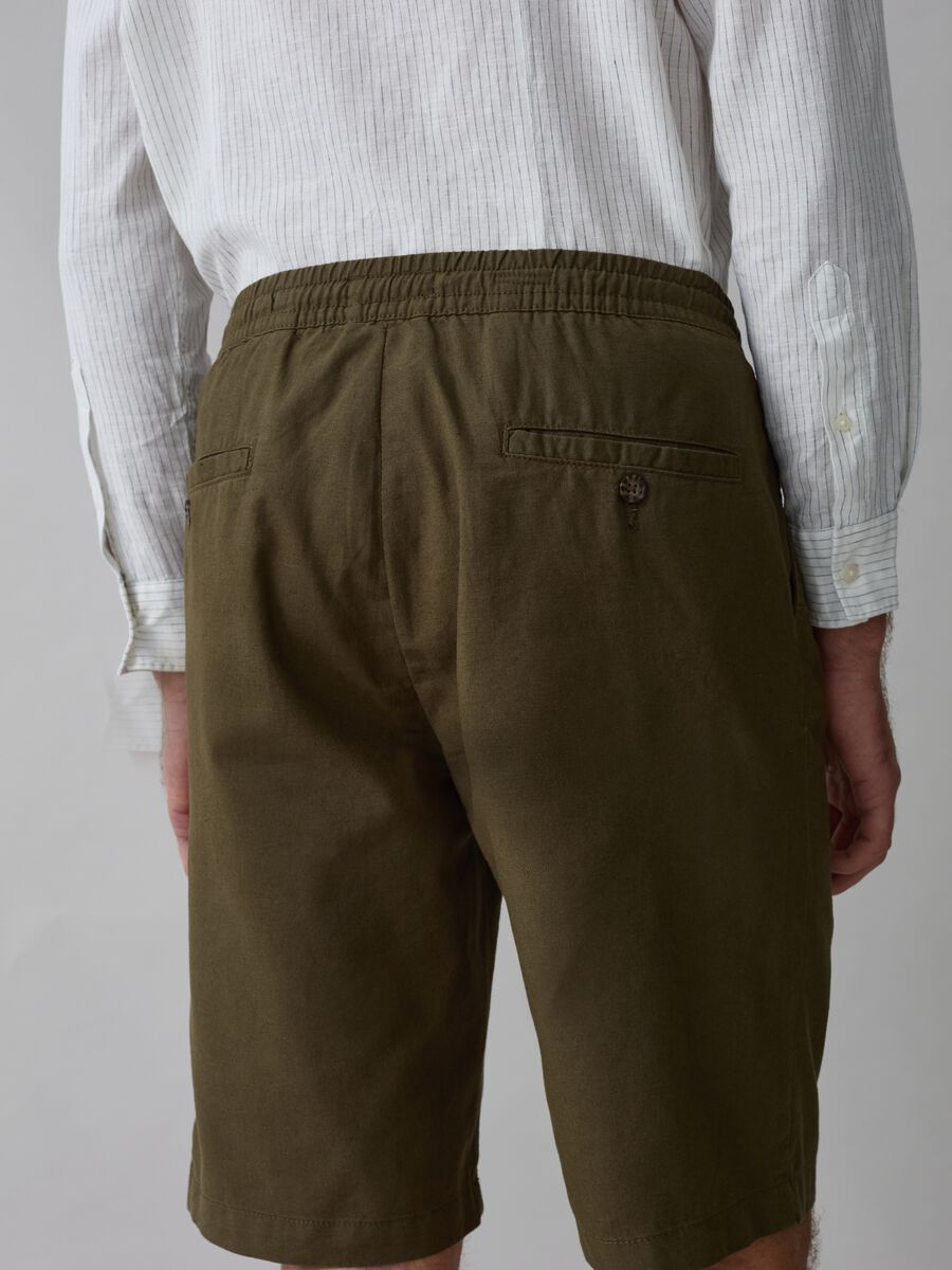 Bermuda chino in lino e cotone con coulisse_2