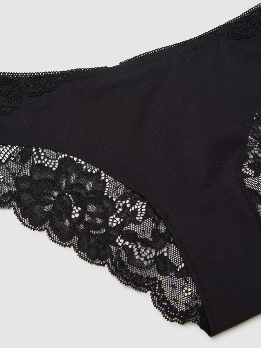Black regular fit briefs with lace inserts_5