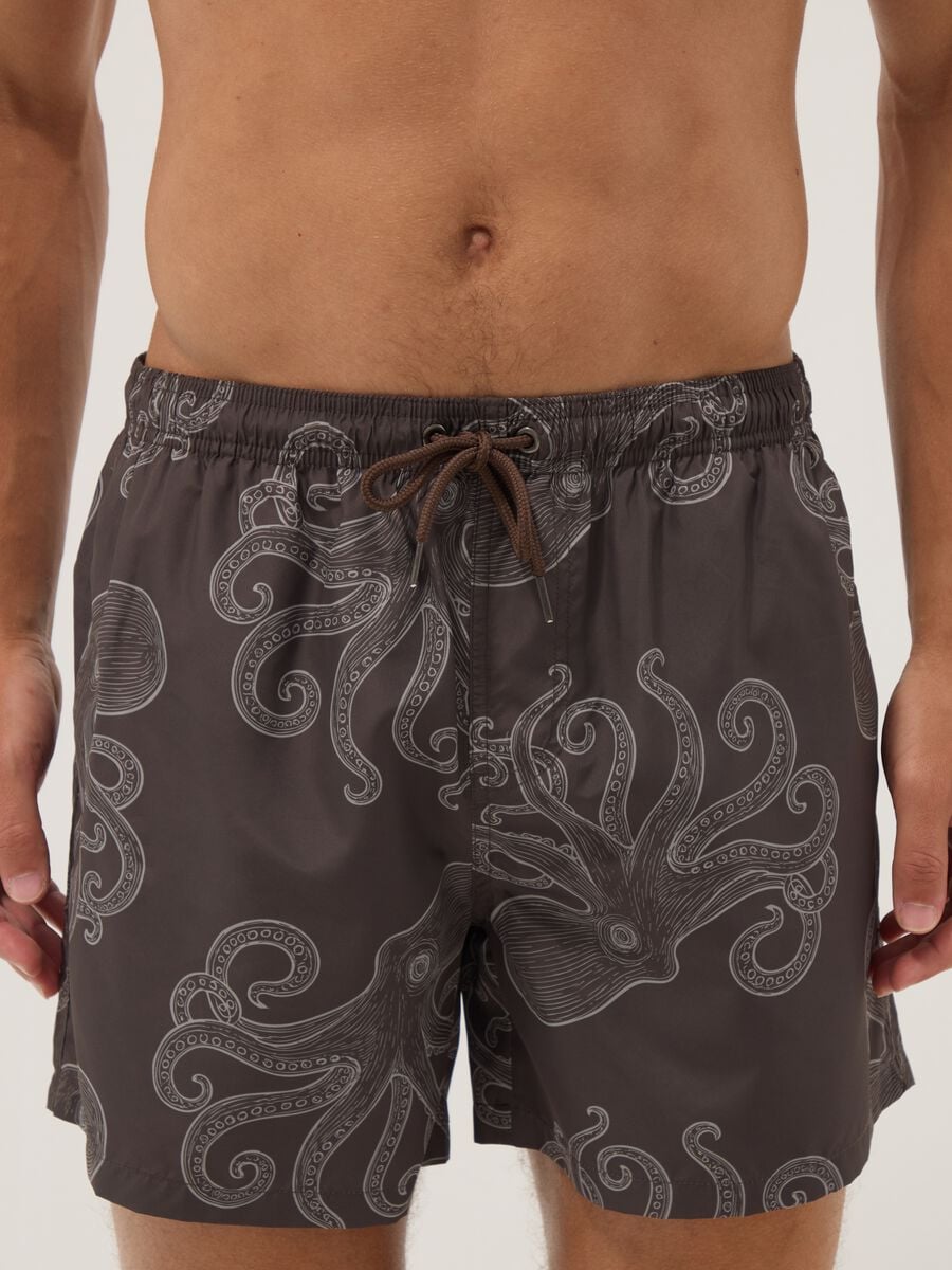 Brown swim shorts with all-over print_2