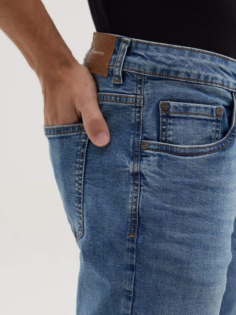 Slim-fit jeans with five pockets_3