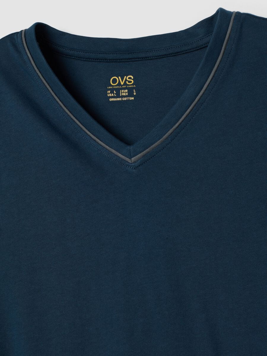 Pigiama blu in puro cotone organico con scollo a V_1