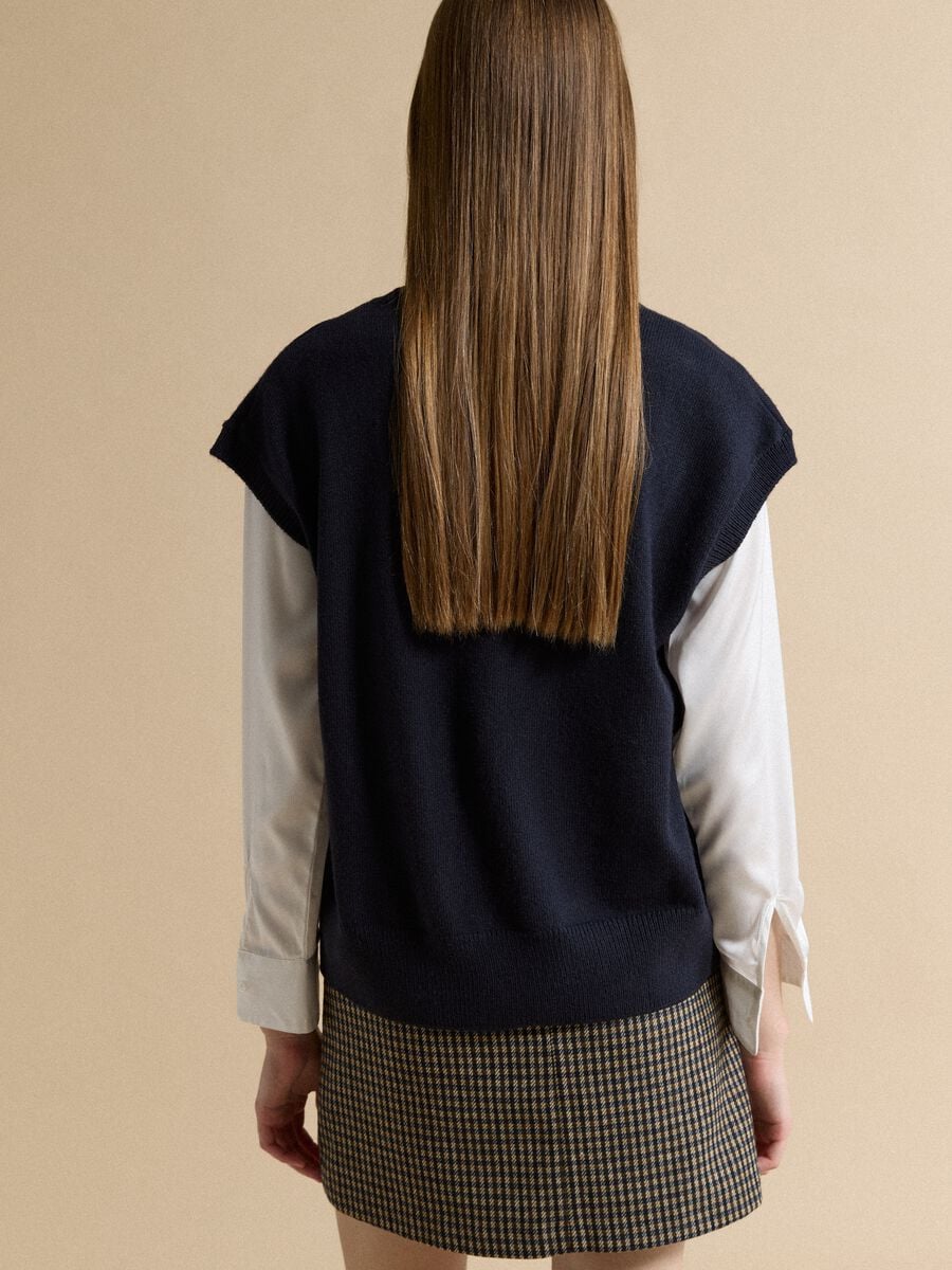 Blue deep V-neck oversized button-up gilet_3