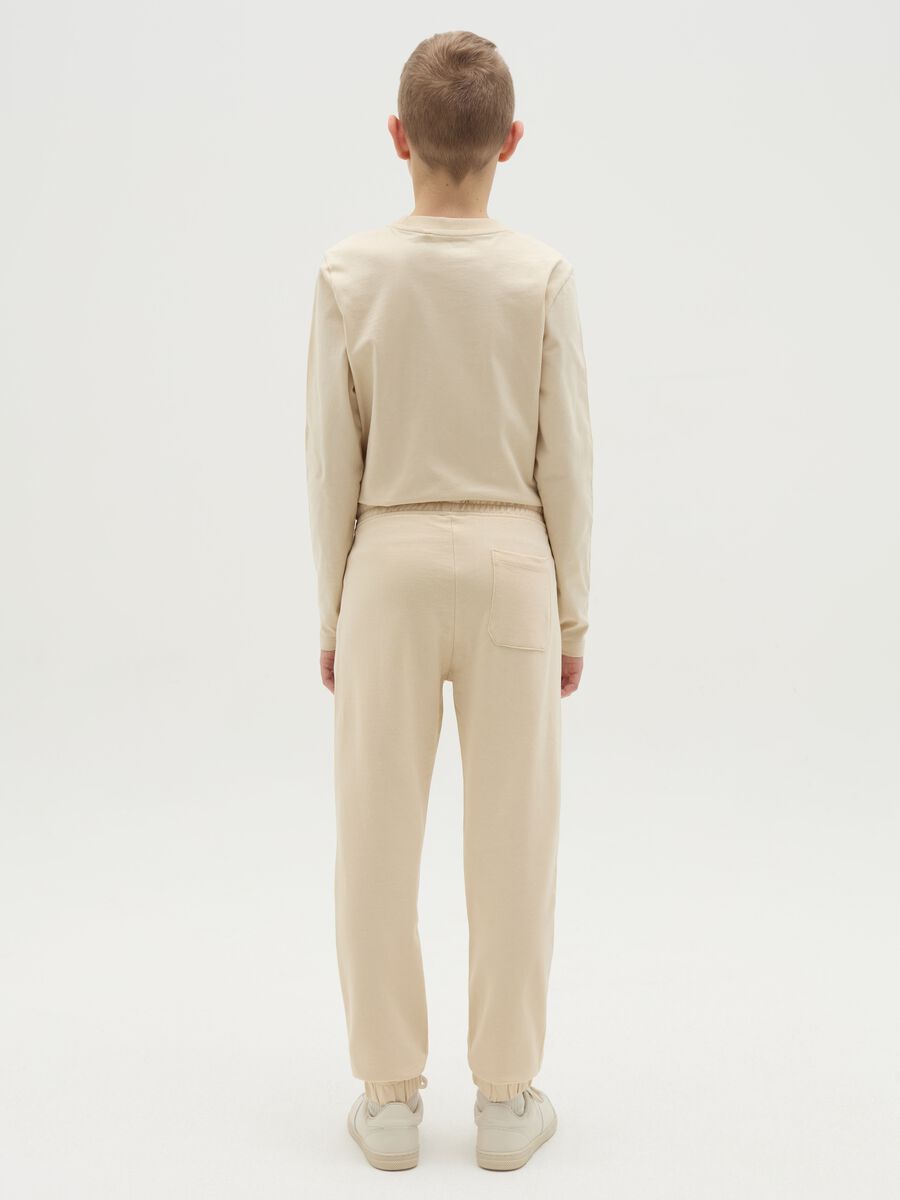 Joggers con coulisse e stampa "Step Aside"_2