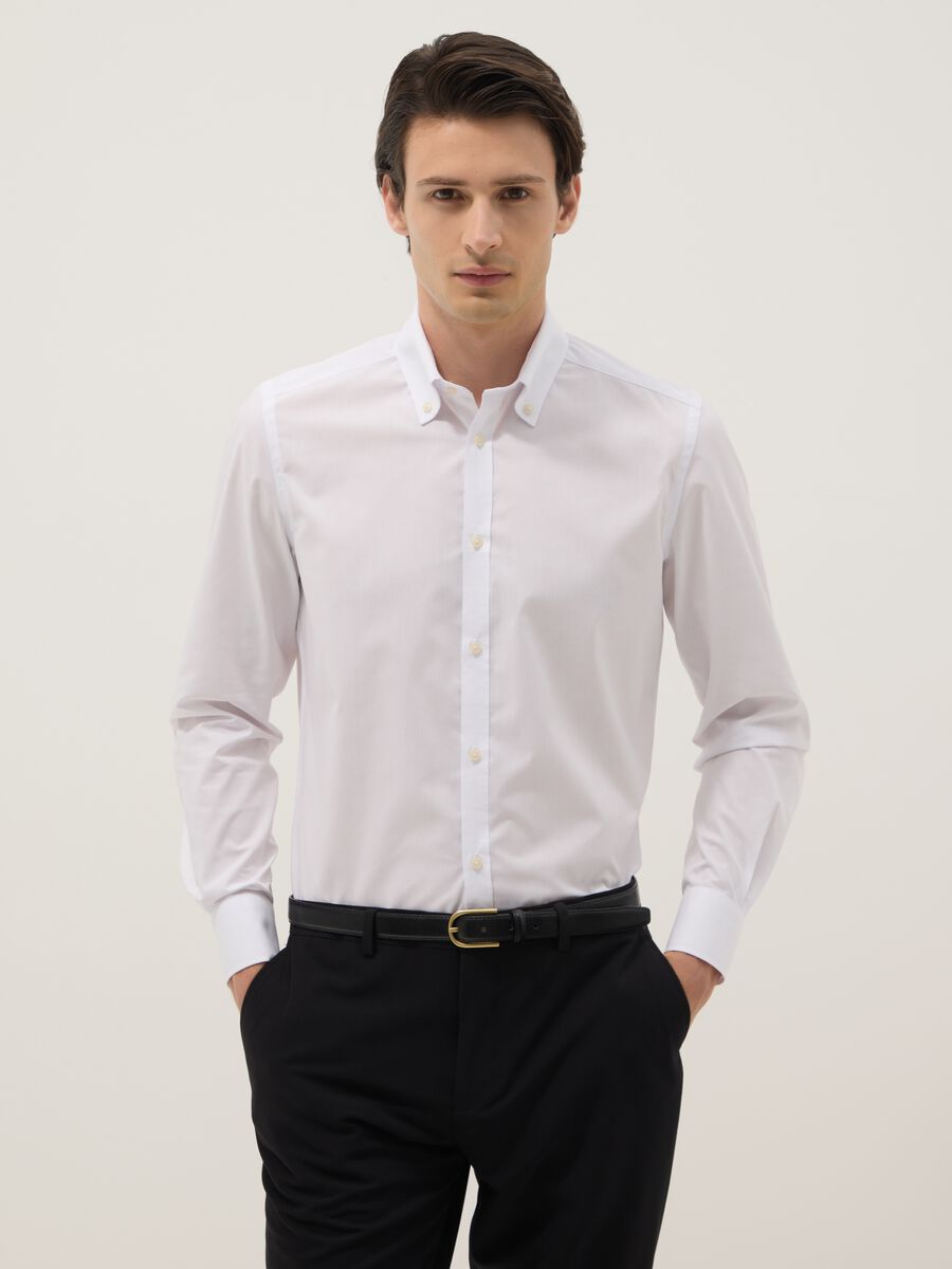 White slim-fit shirt with button-down collar_0