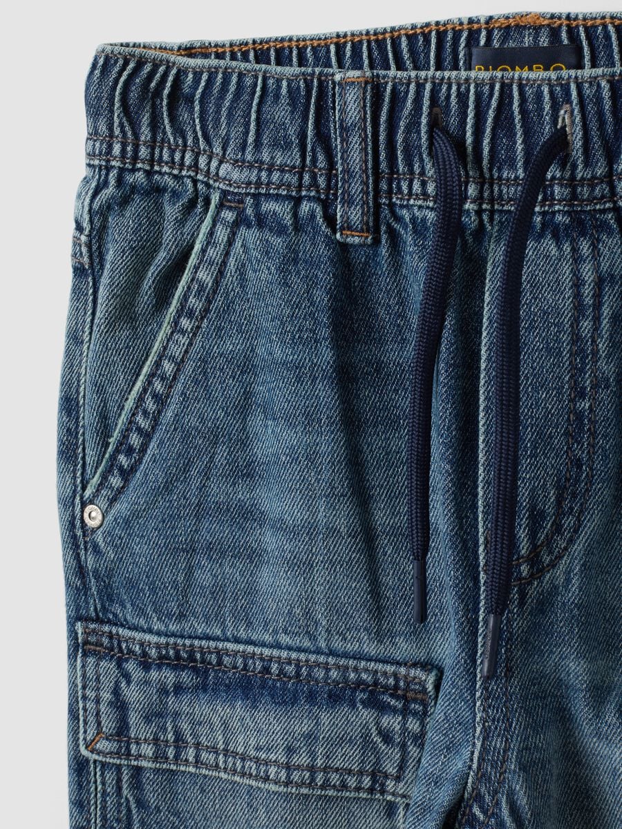 Jogger denim blu in misto cotone e viscosa relaxed fit per bambino_2