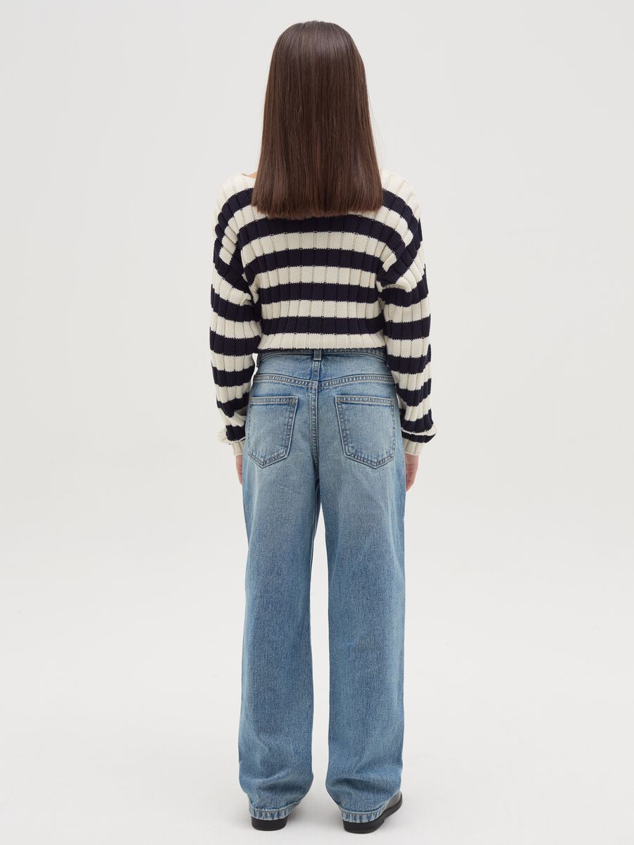 Straight-fit distressed jeans with five pockets_2
