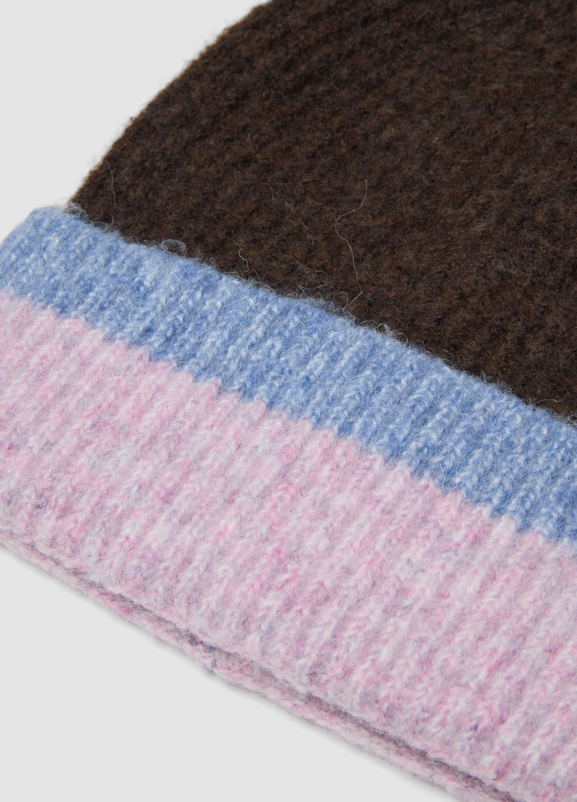 Cappello viola in lana elasticizzata a coste