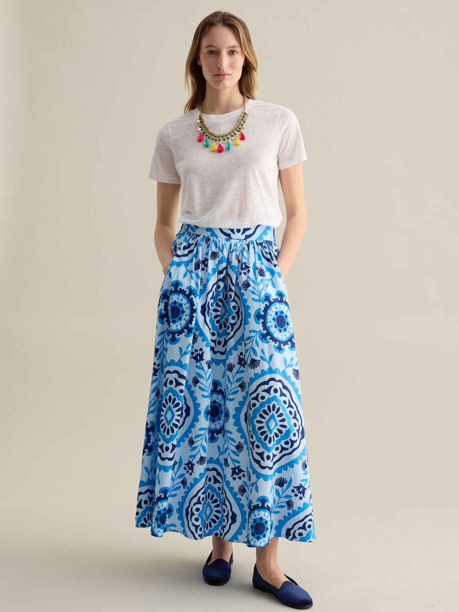 Long skirt with ethnic motif_0
