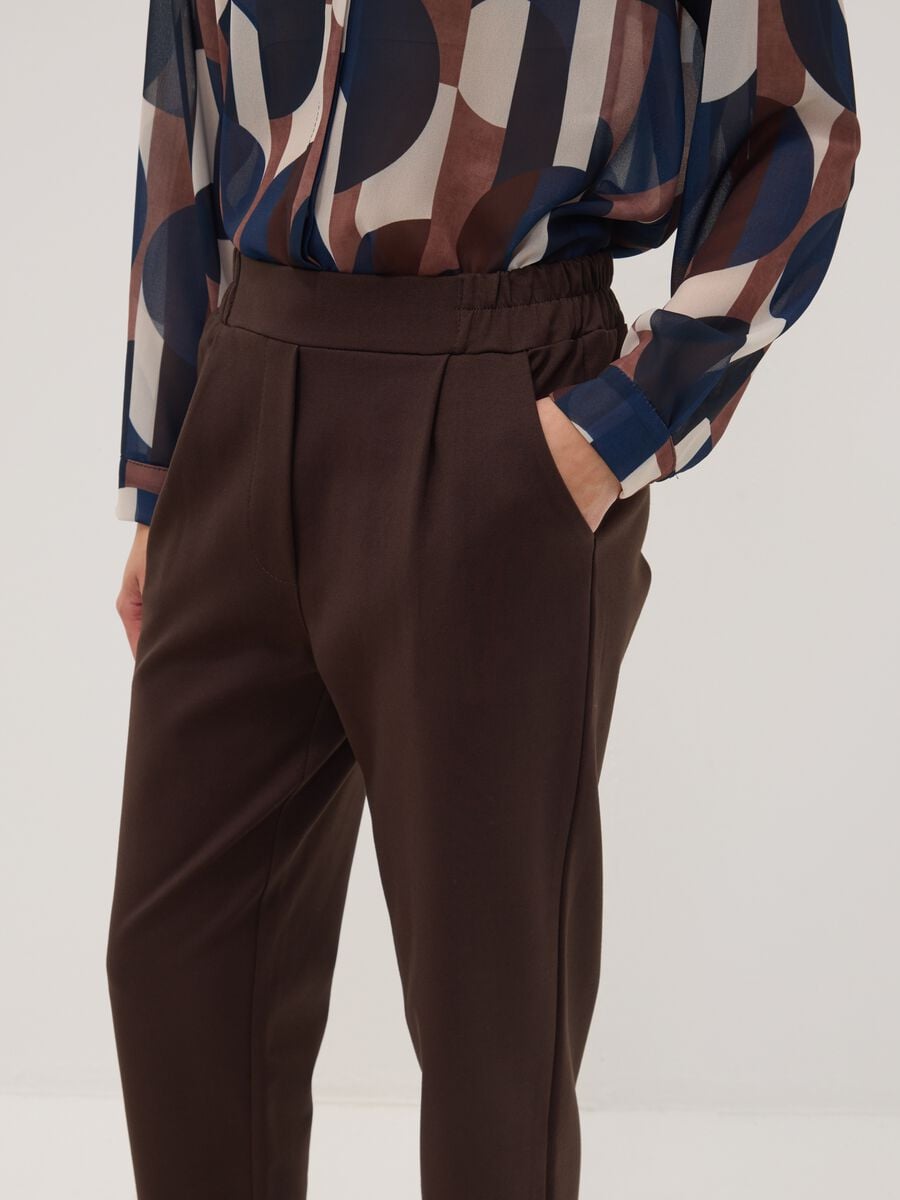 Brown regular-fit stretch viscose trousers_2