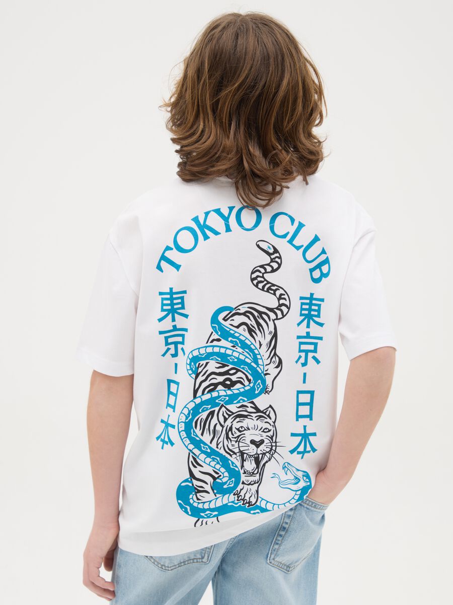T-shirt in cotone con stampa "TOKYO CLUB" e tigre_2