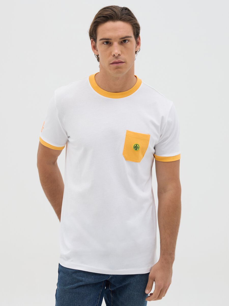 White T-shirt with pocket and contrasting details_0