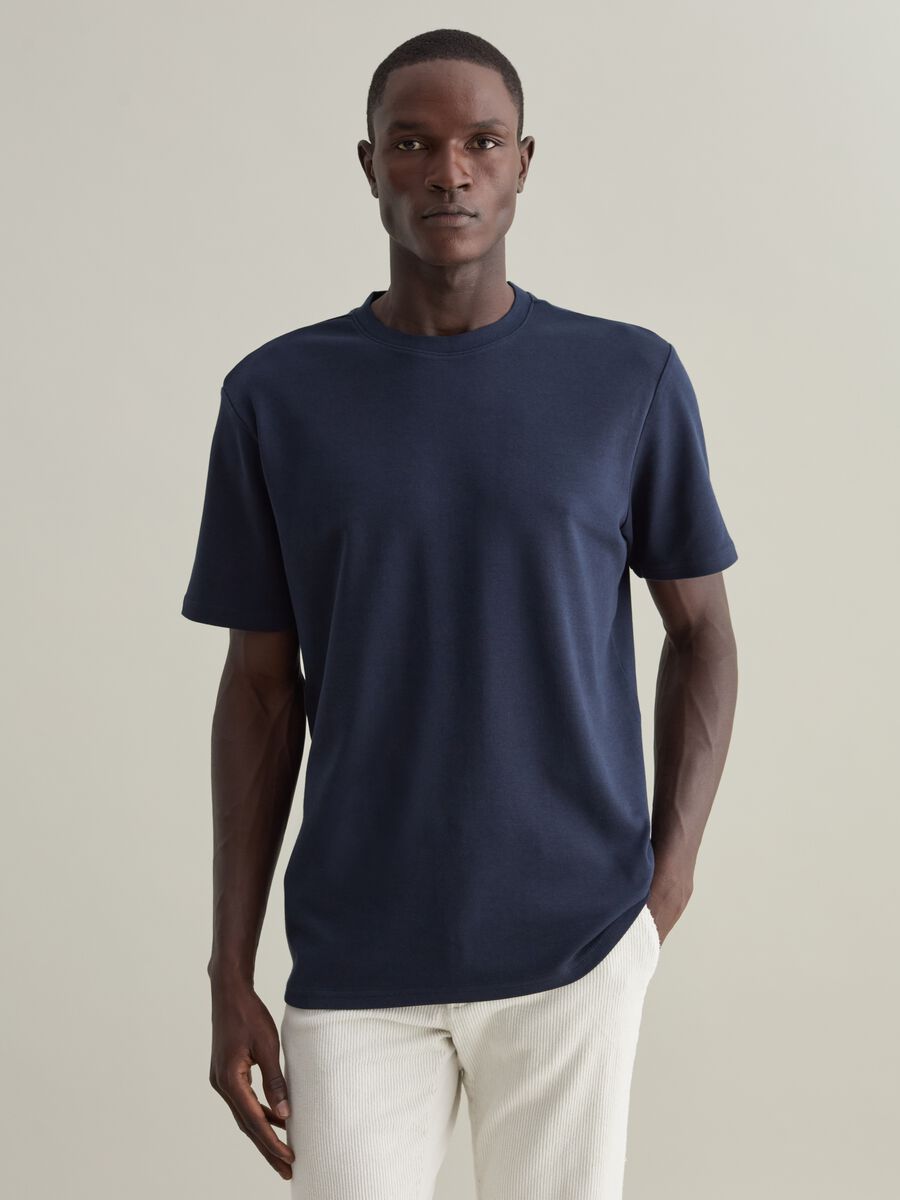 Contemporary T-shirt in cotton with round neck_0