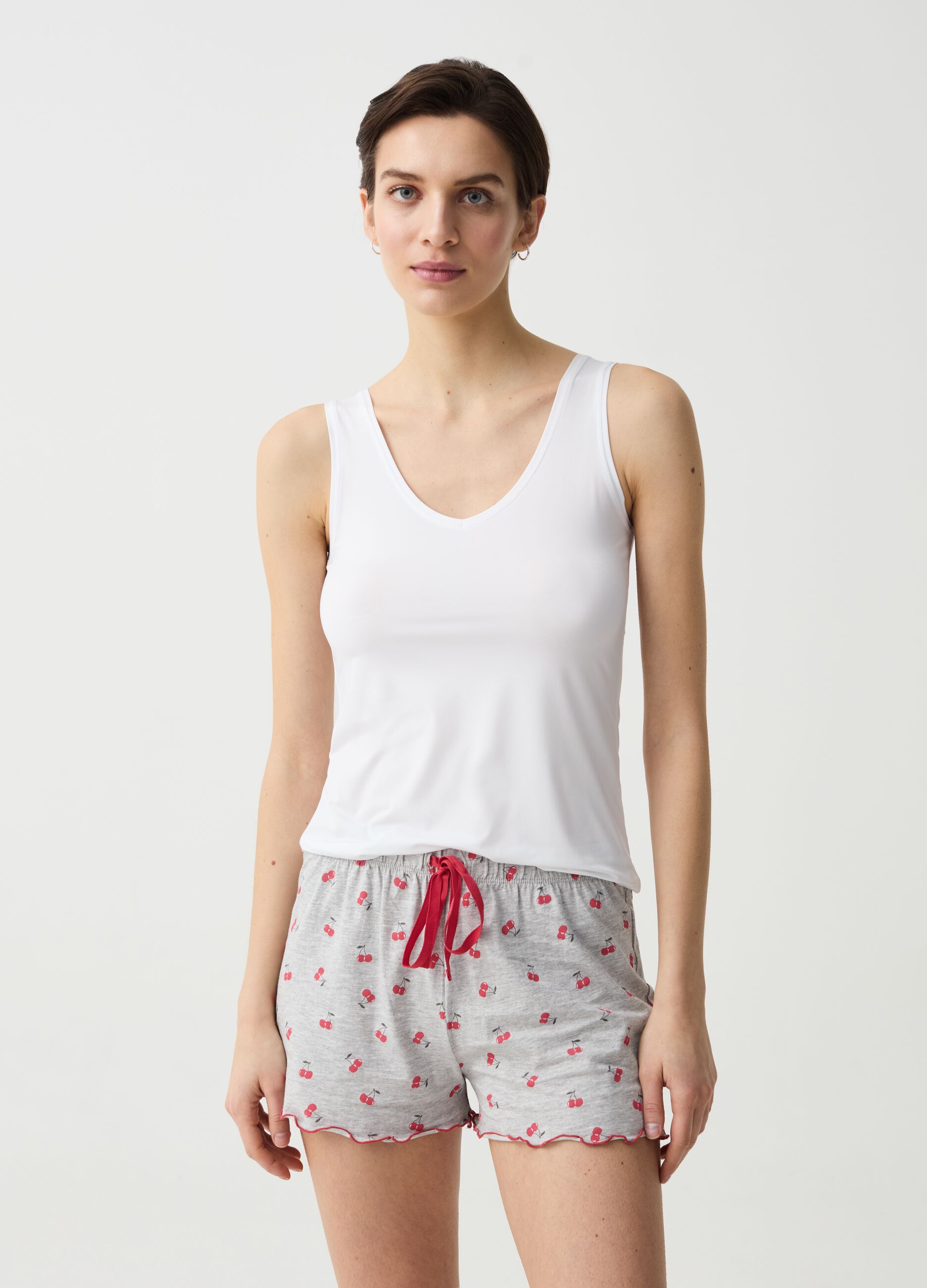 Pyjama shorts with cherries print