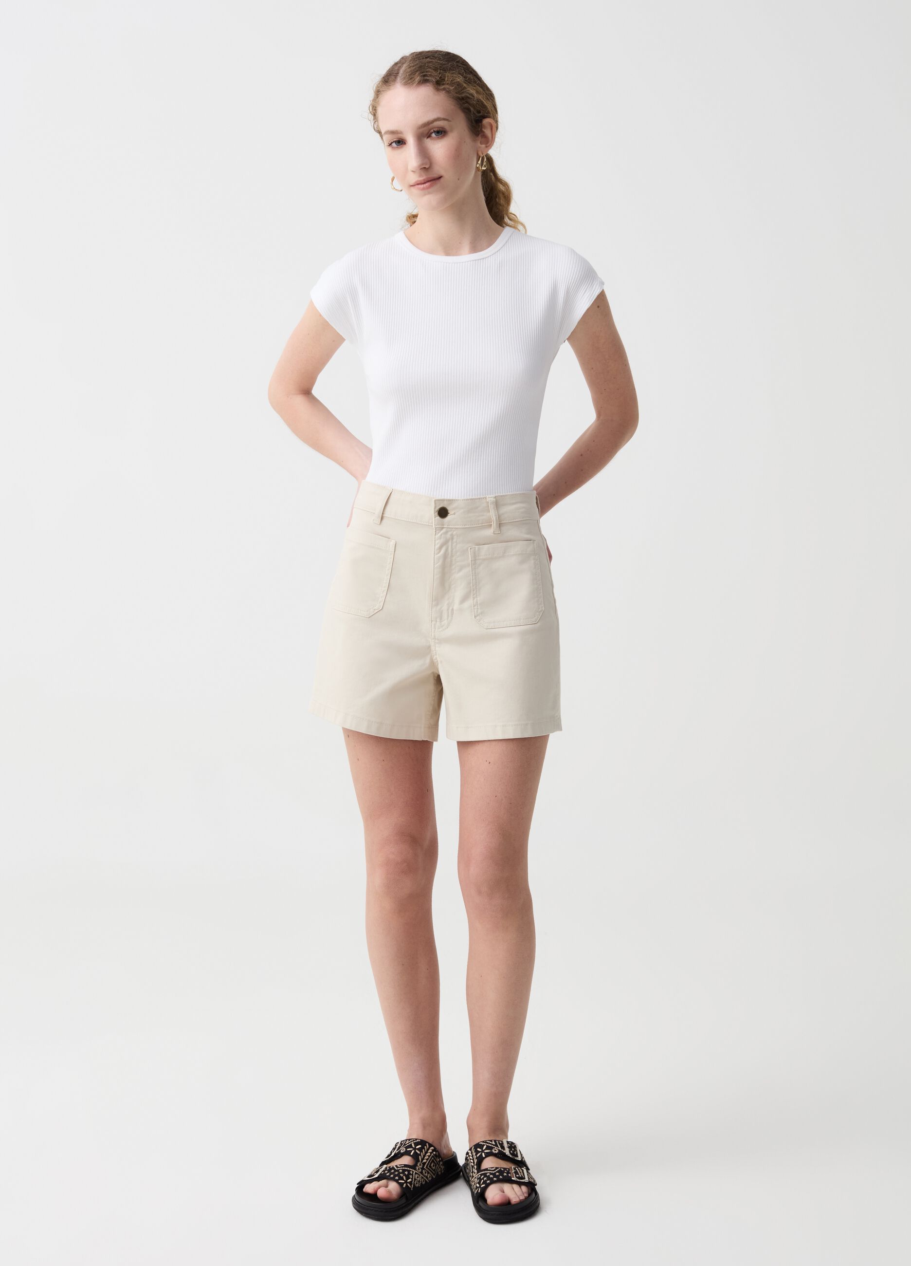 Shorts in cotone stretch con tasche