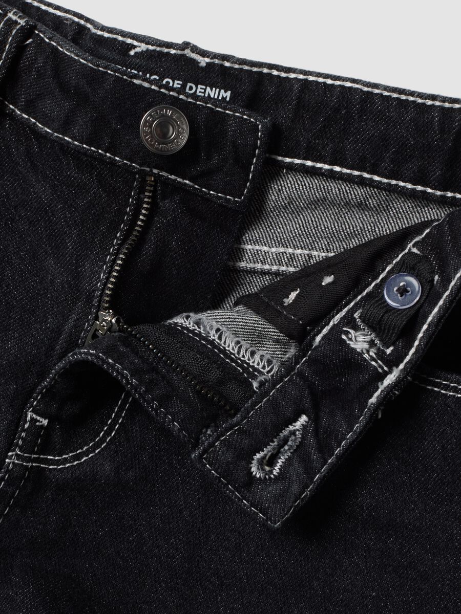 Shorts denim neri in puro cotone con ricami a stella per ragazza_2
