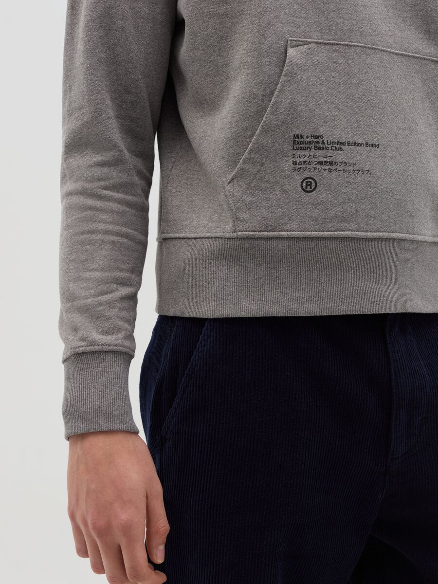 Hoodie with "Hero” print_3