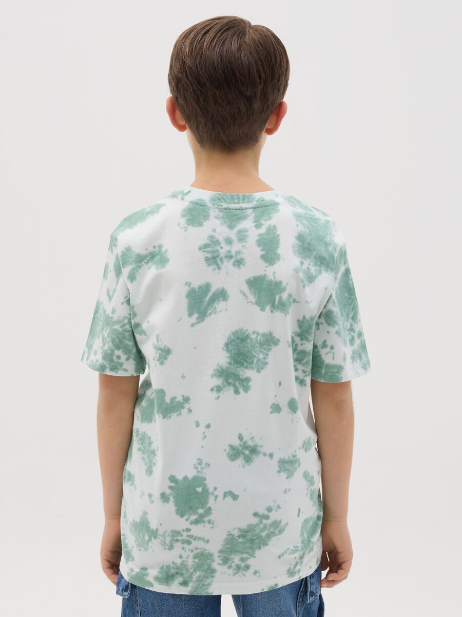 Tie-dye T-shirt with printed lettering_2