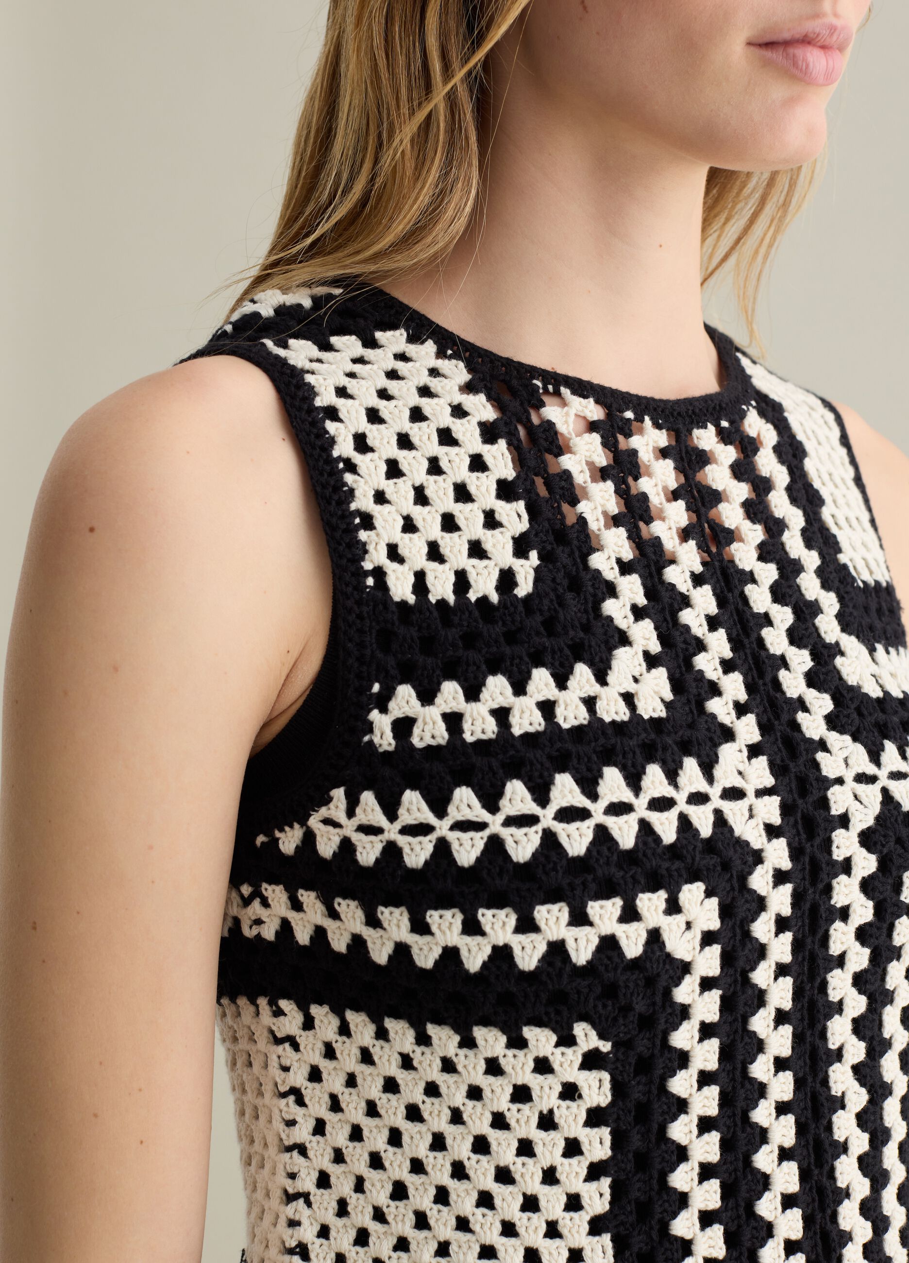 Two-tone crochet tank top