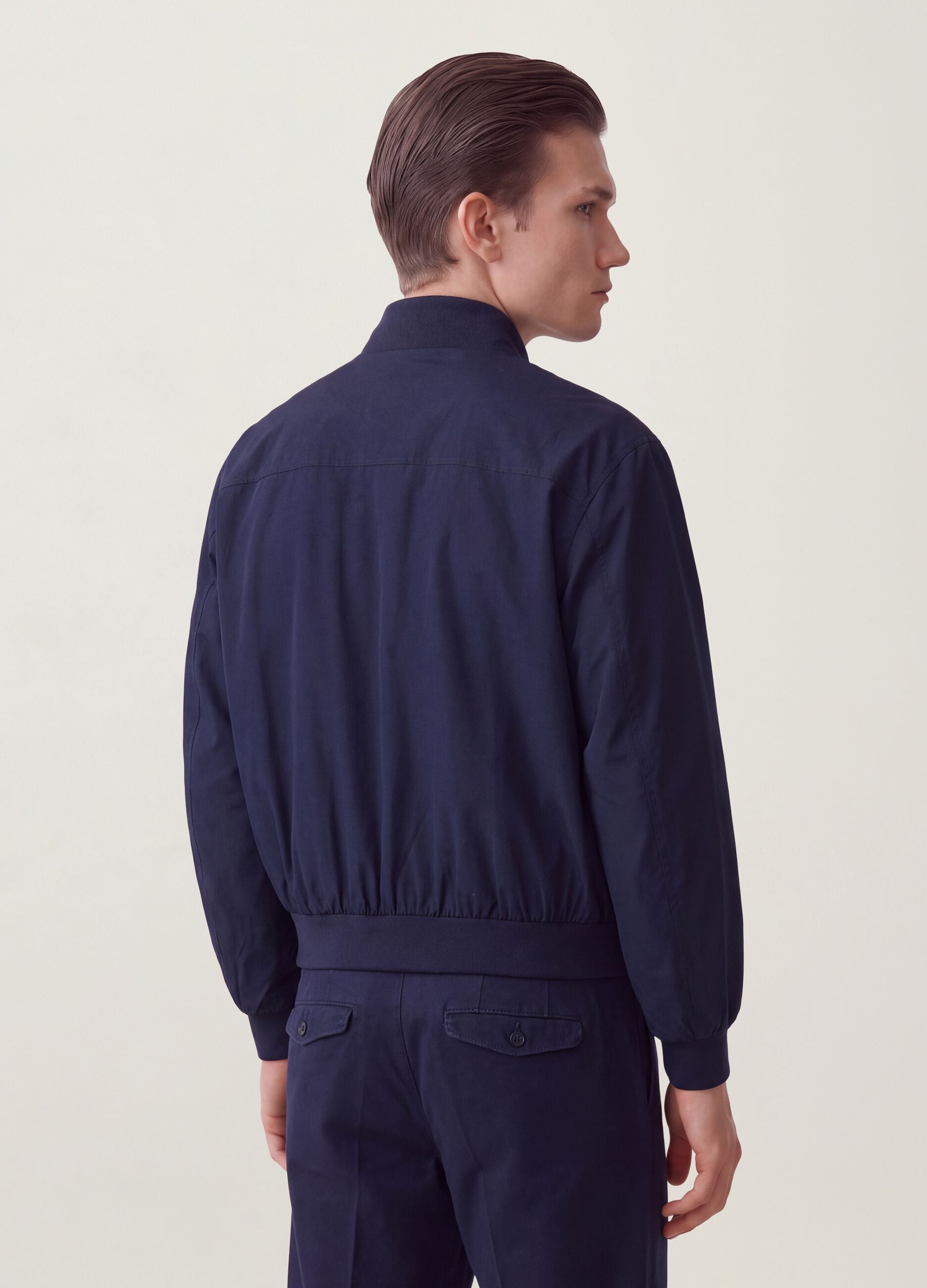 Giubbotto blu in tessuto elasticizzato con zip